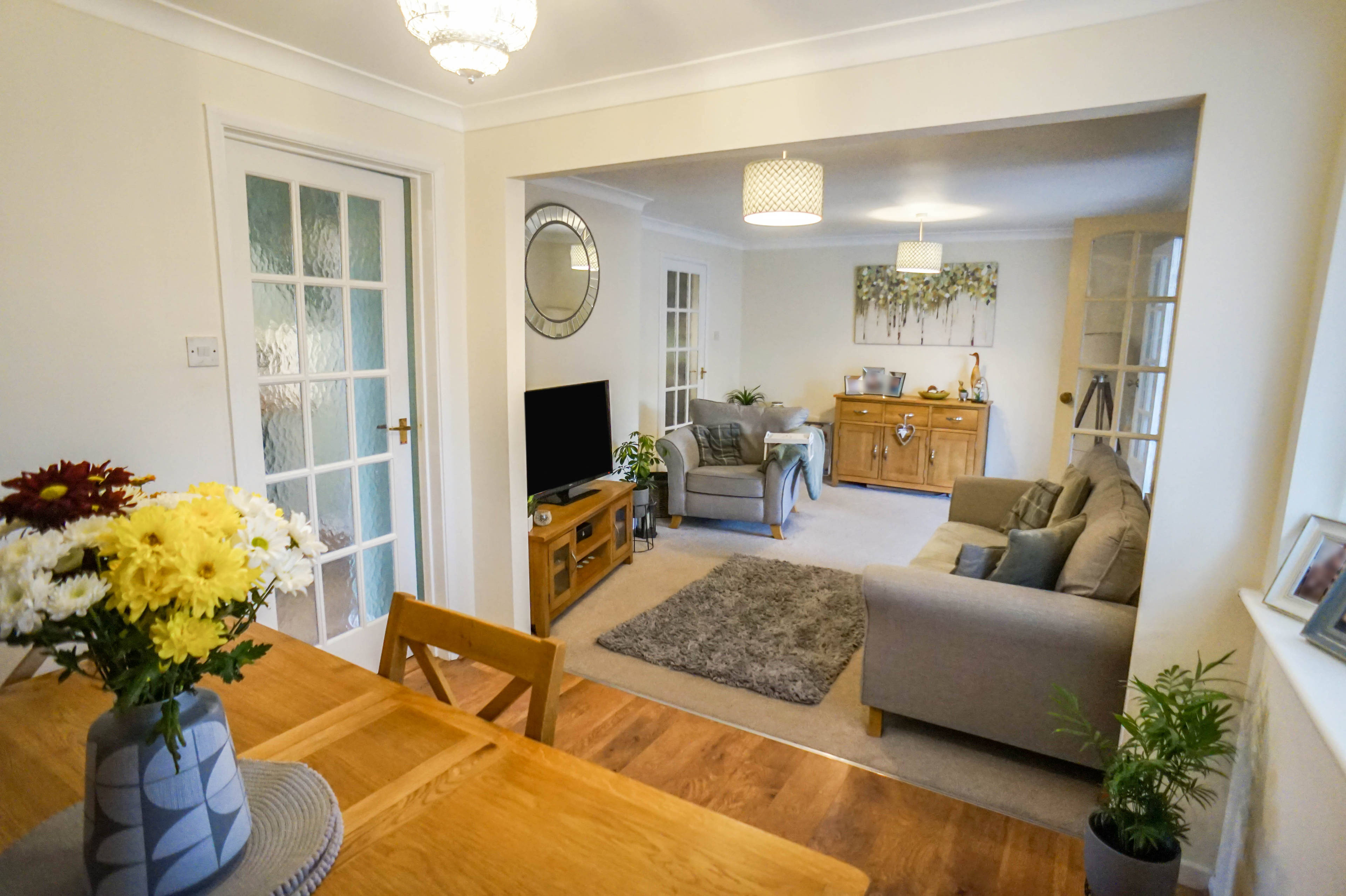 Lounge/Dining Room