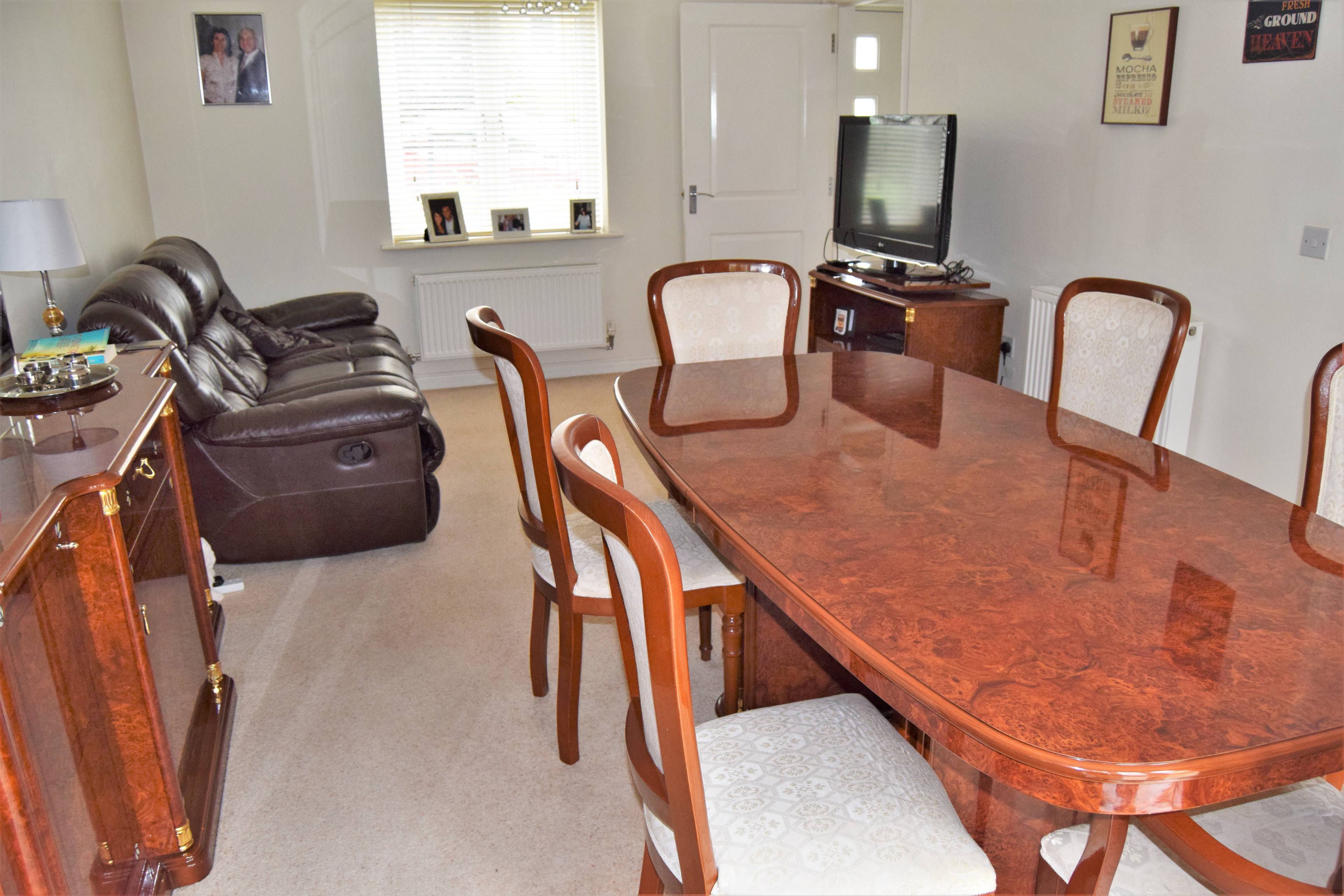 Lounge/Dining Room