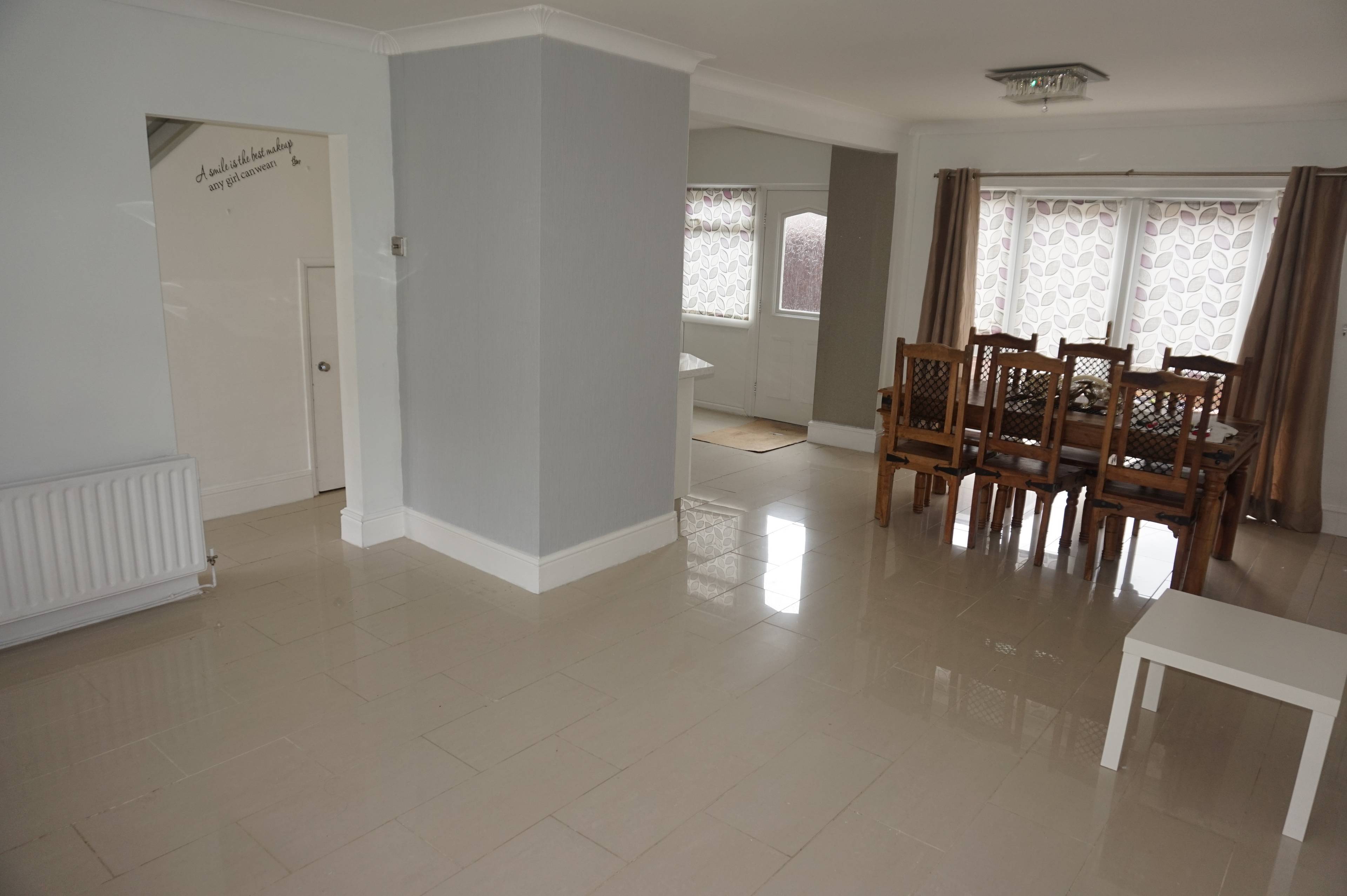 Lounge/Dining Room