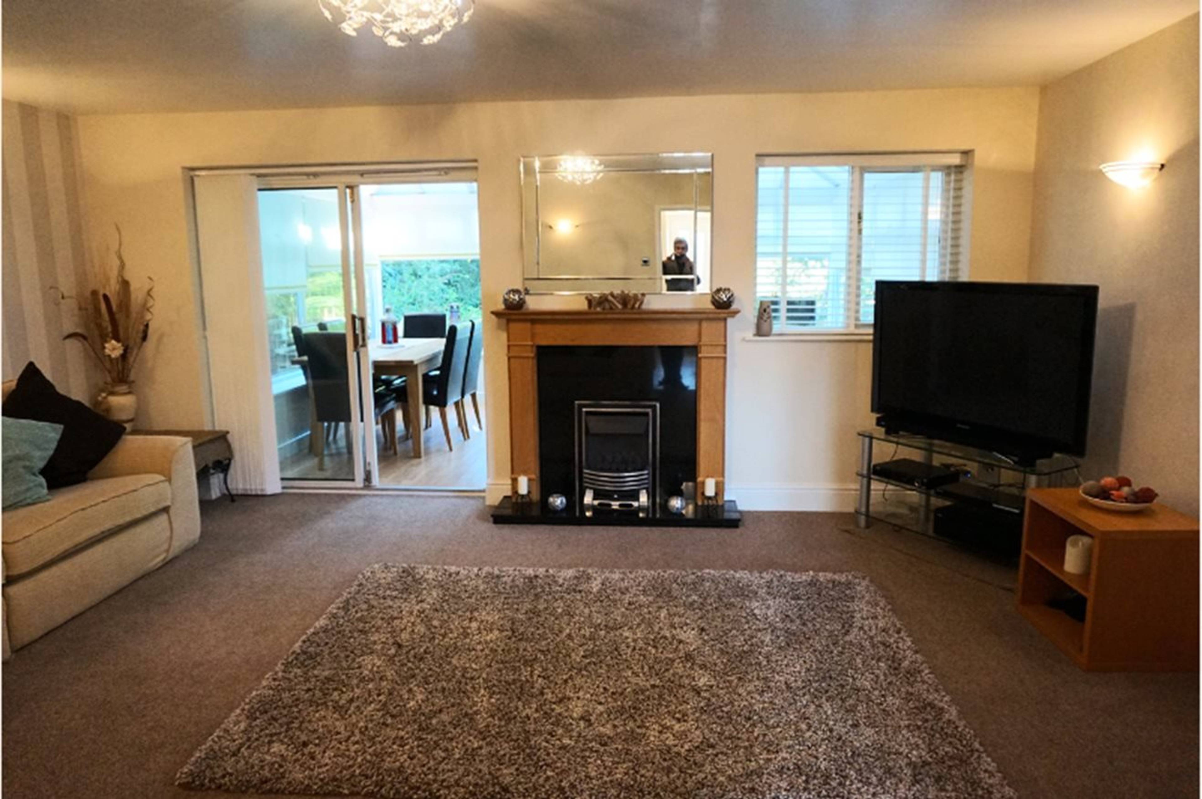 Lounge/Dining Room