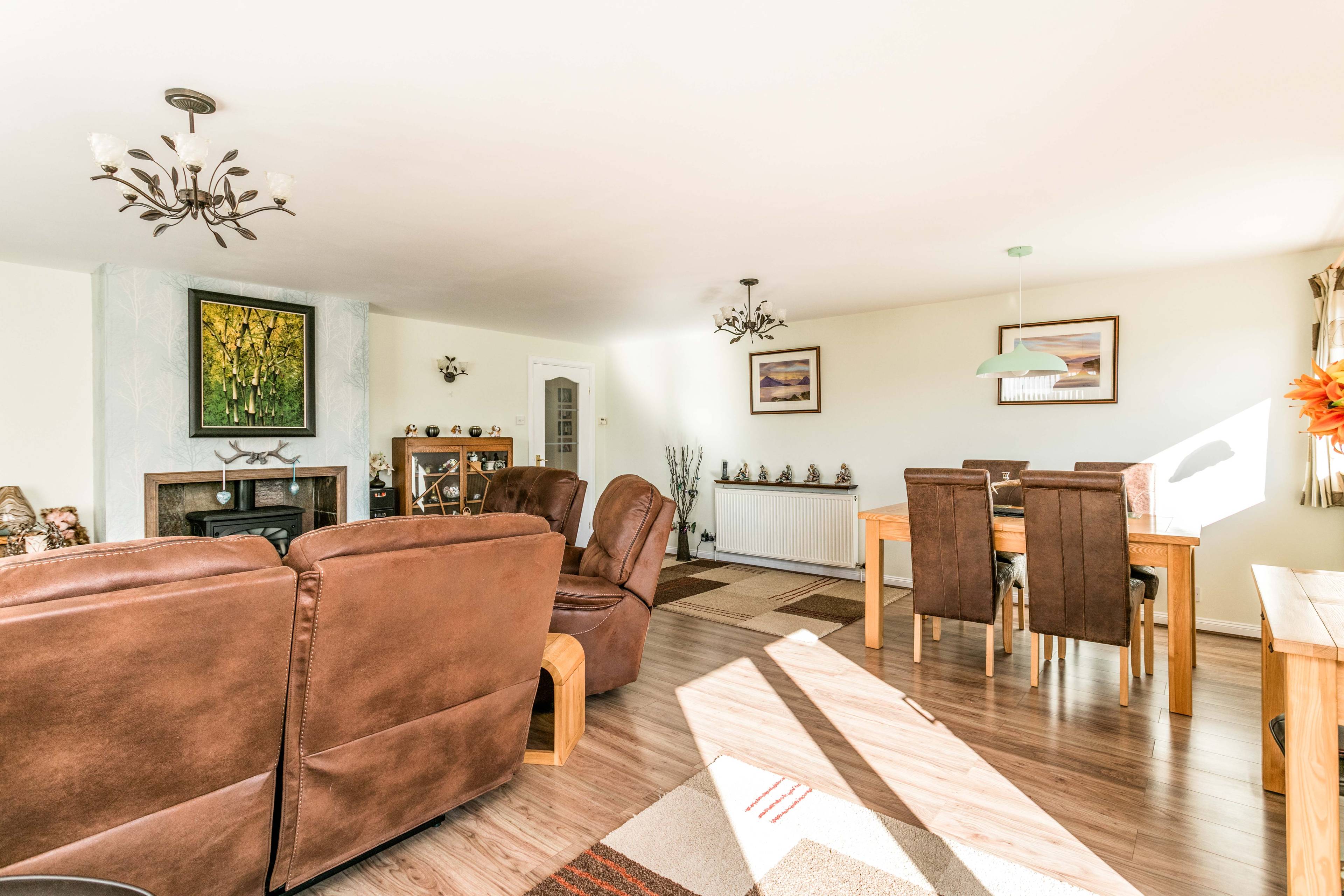 Lounge/Dining Room