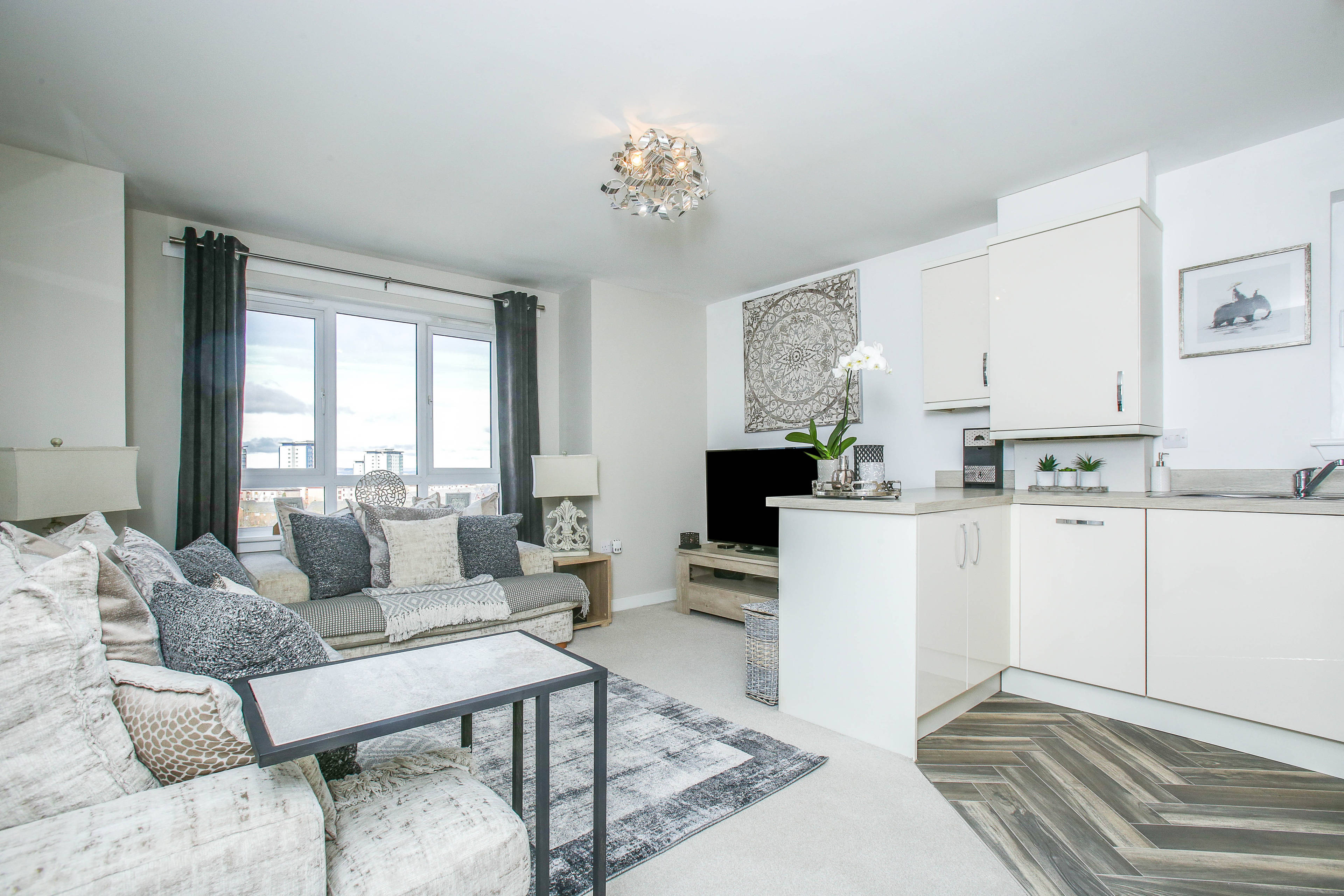 Lounge / Kitchen