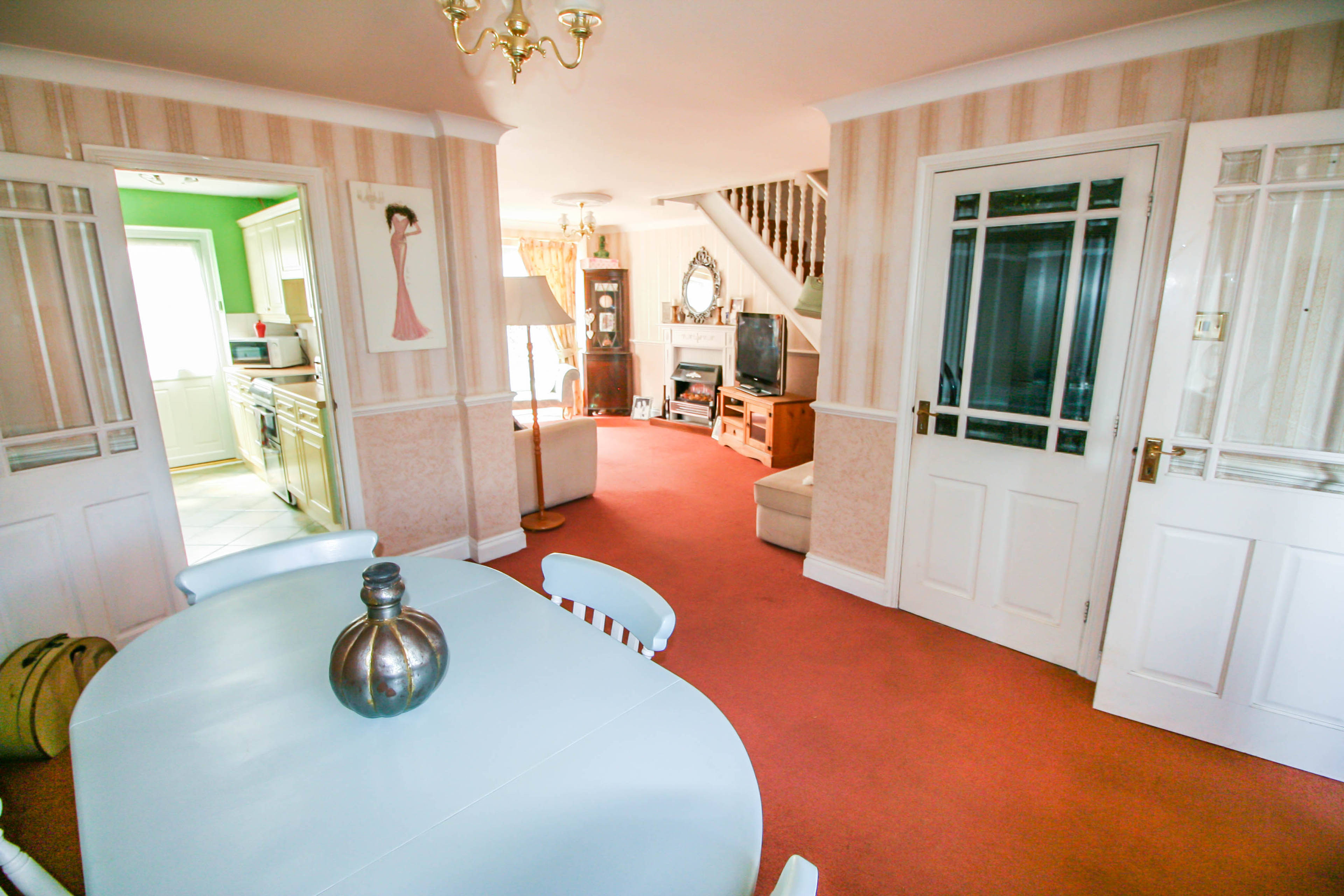 Lounge/Dining Room