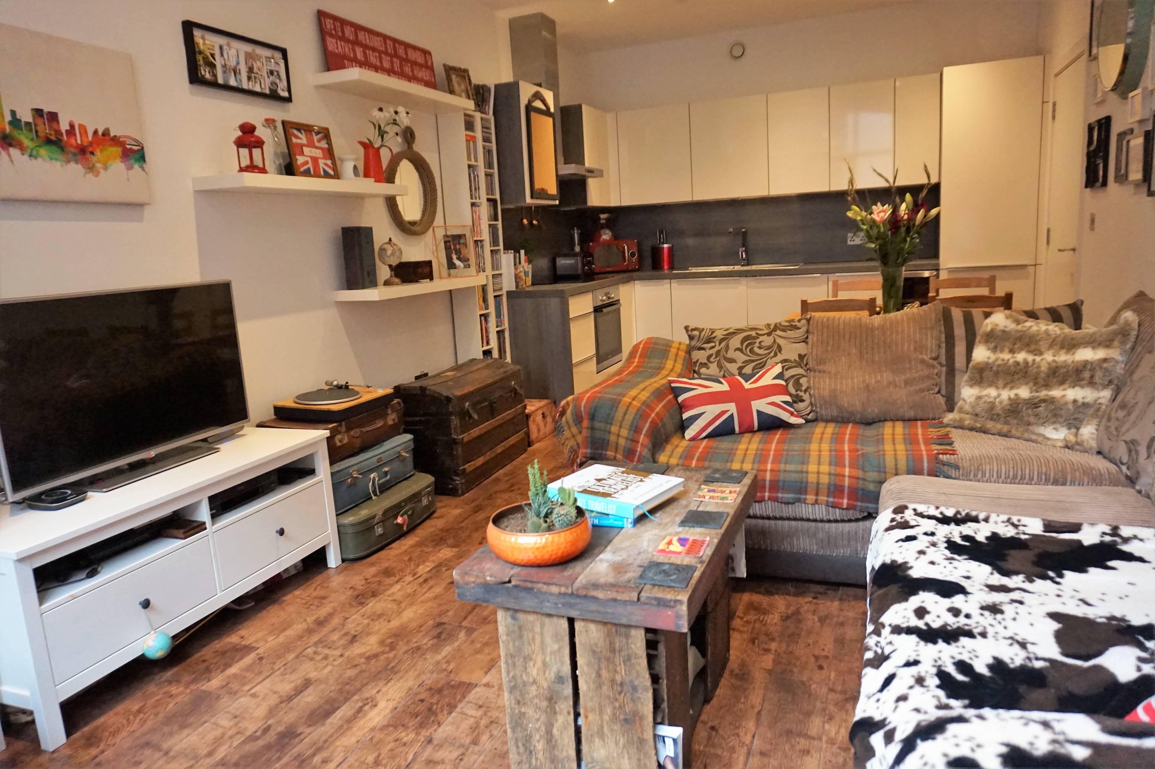 Lounge / Kitchen