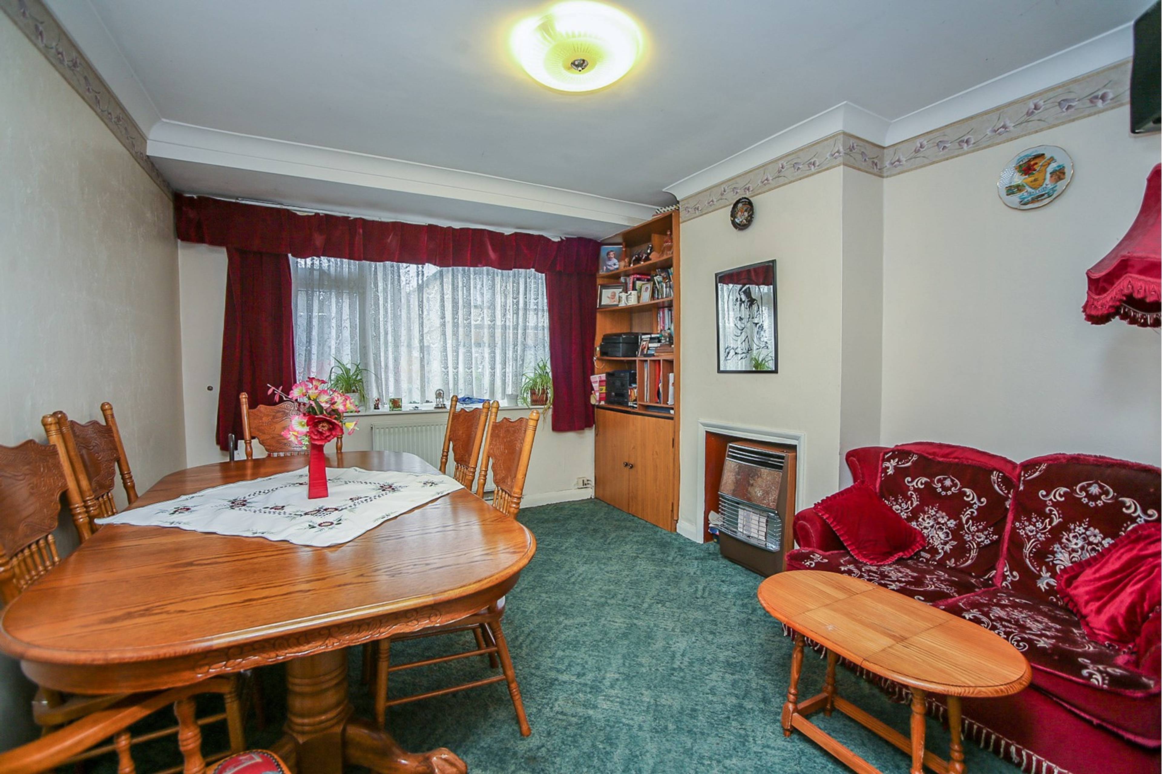 Lounge/Dining Room
