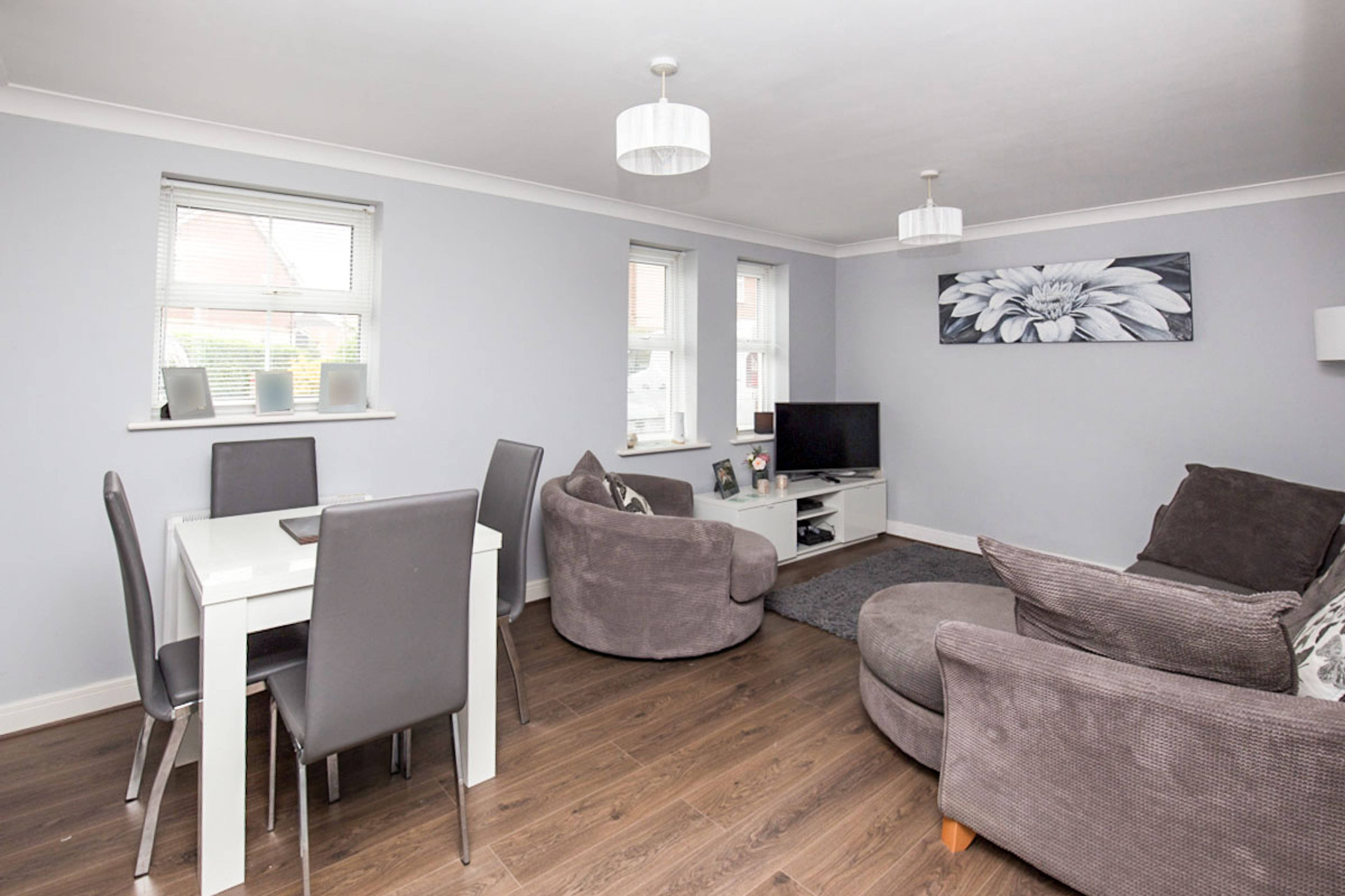 Lounge/Dining Room