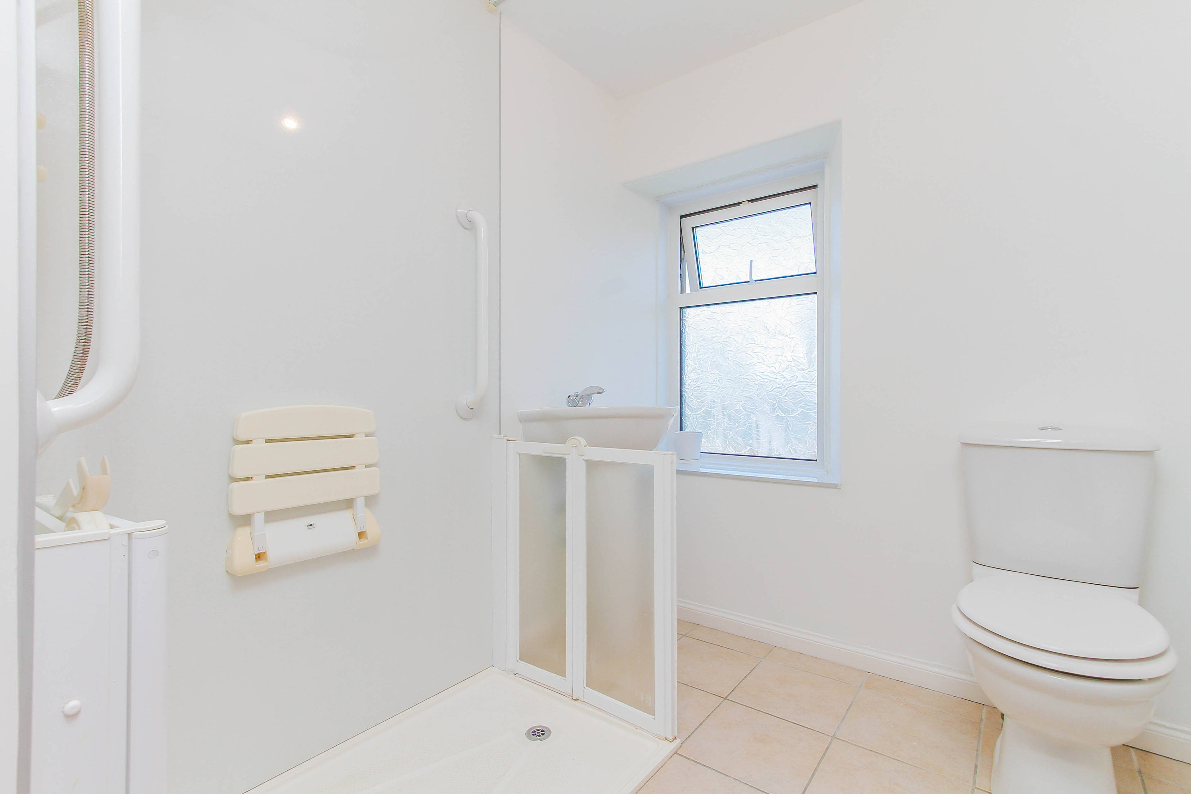 SHOWER ROOM