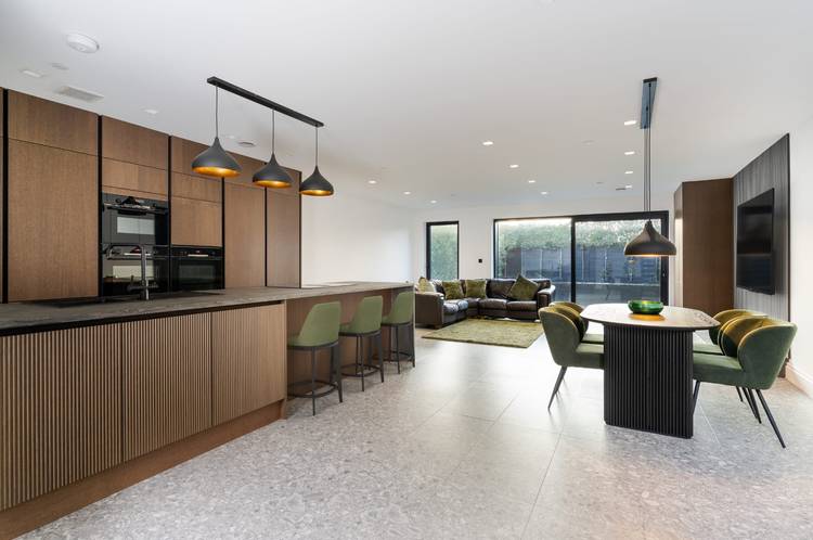 4 bedroom semi-detached house