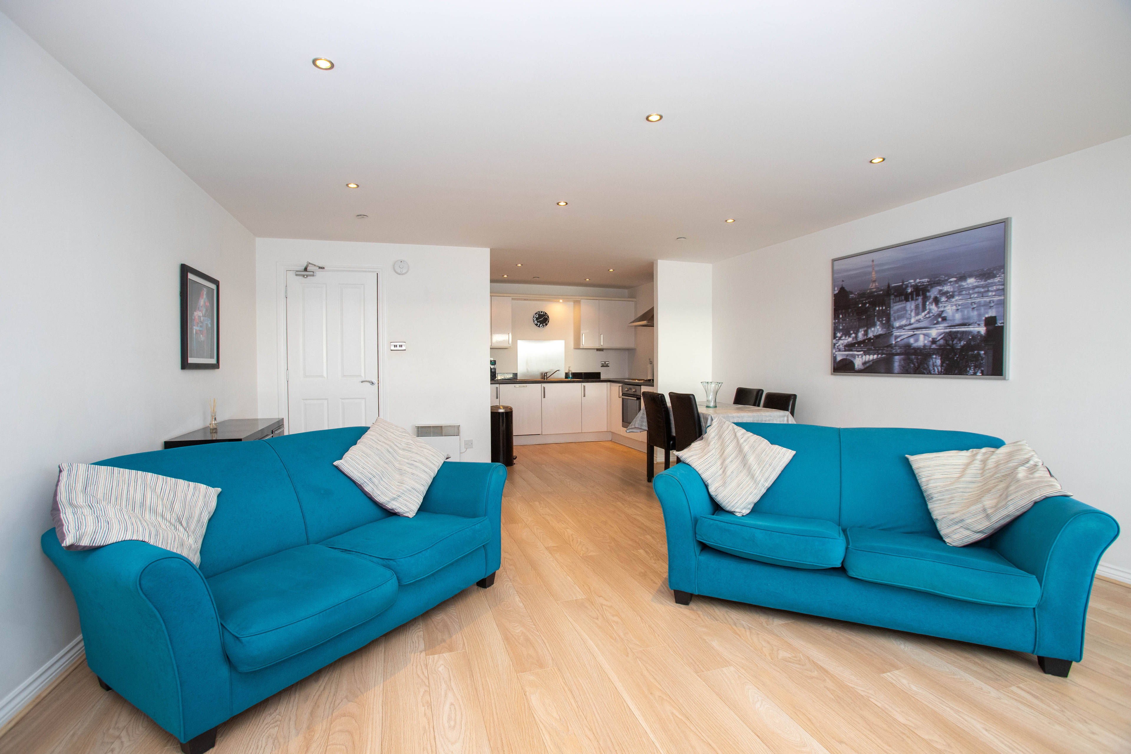 Lounge/Dining Room