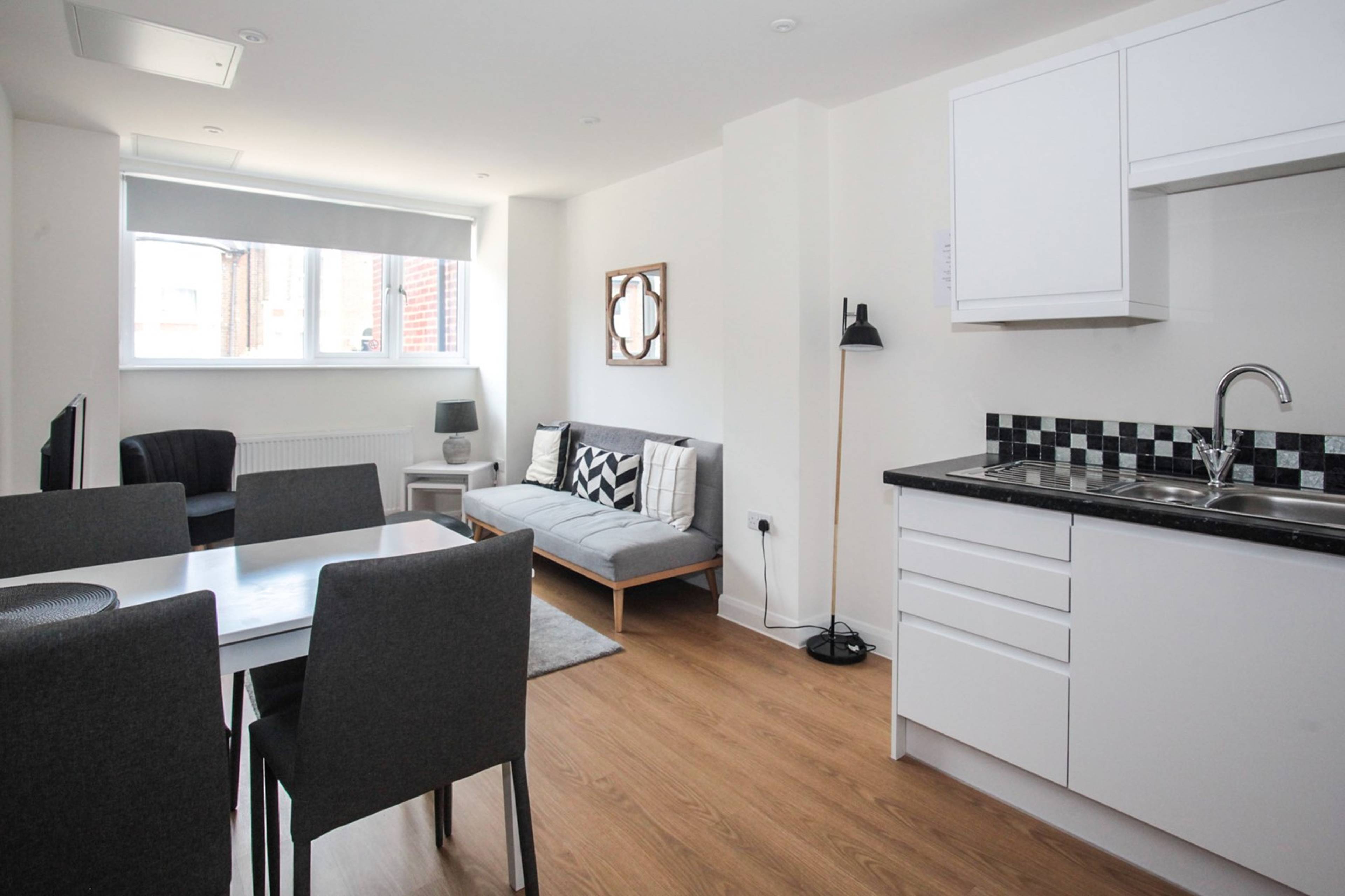 Lounge / Kitchen