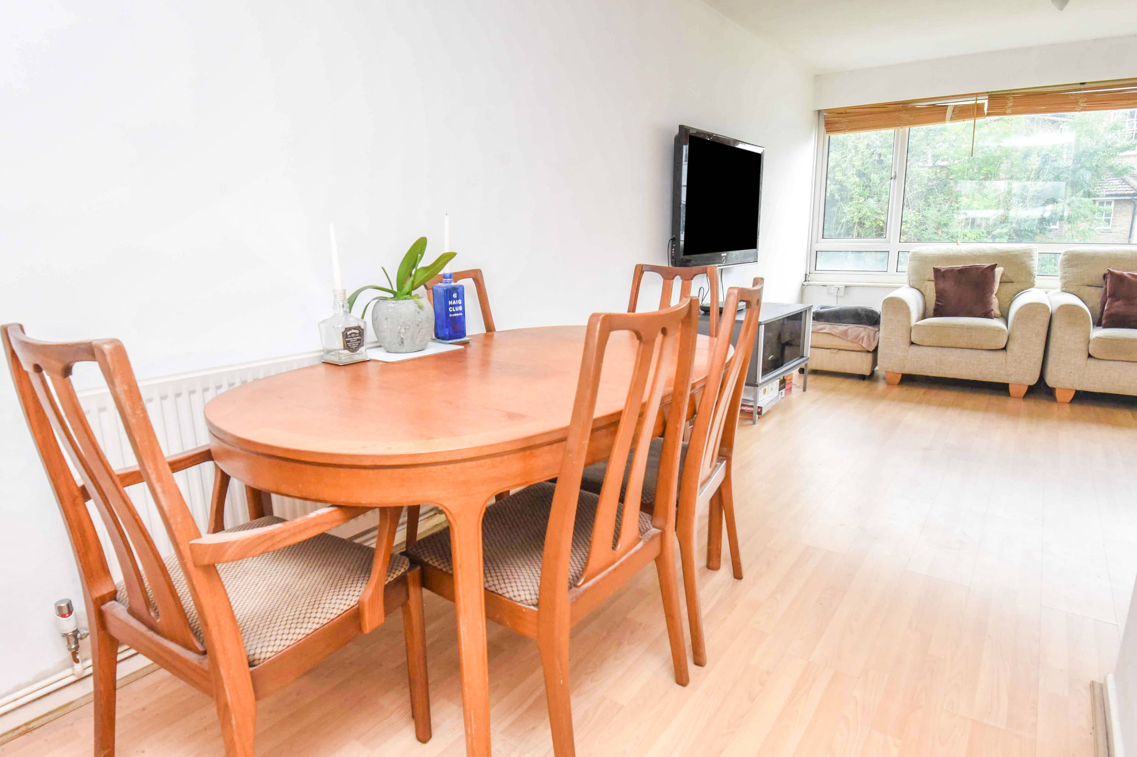 Lounge/Dining Room