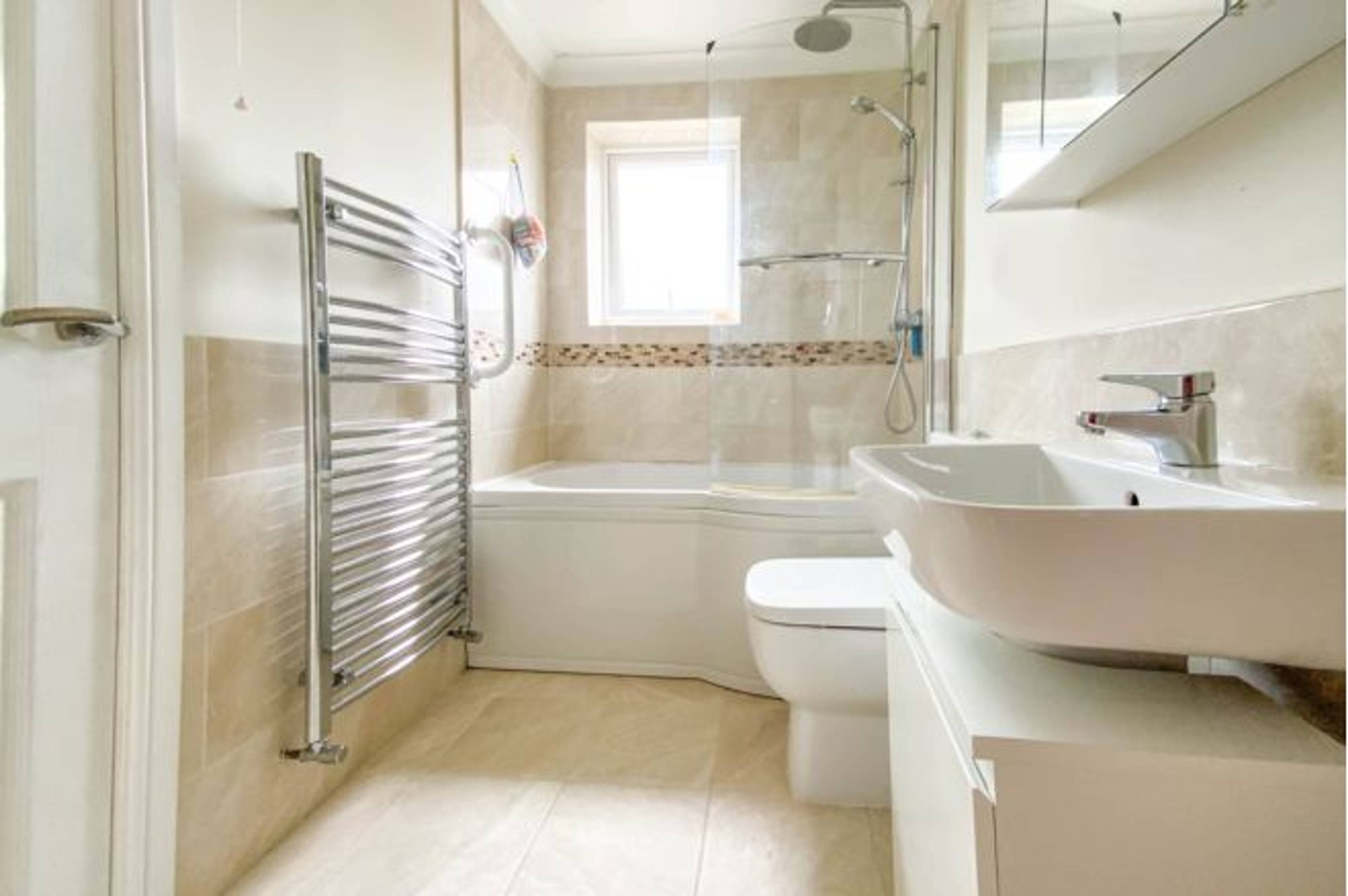 Jack & Jill En-suite