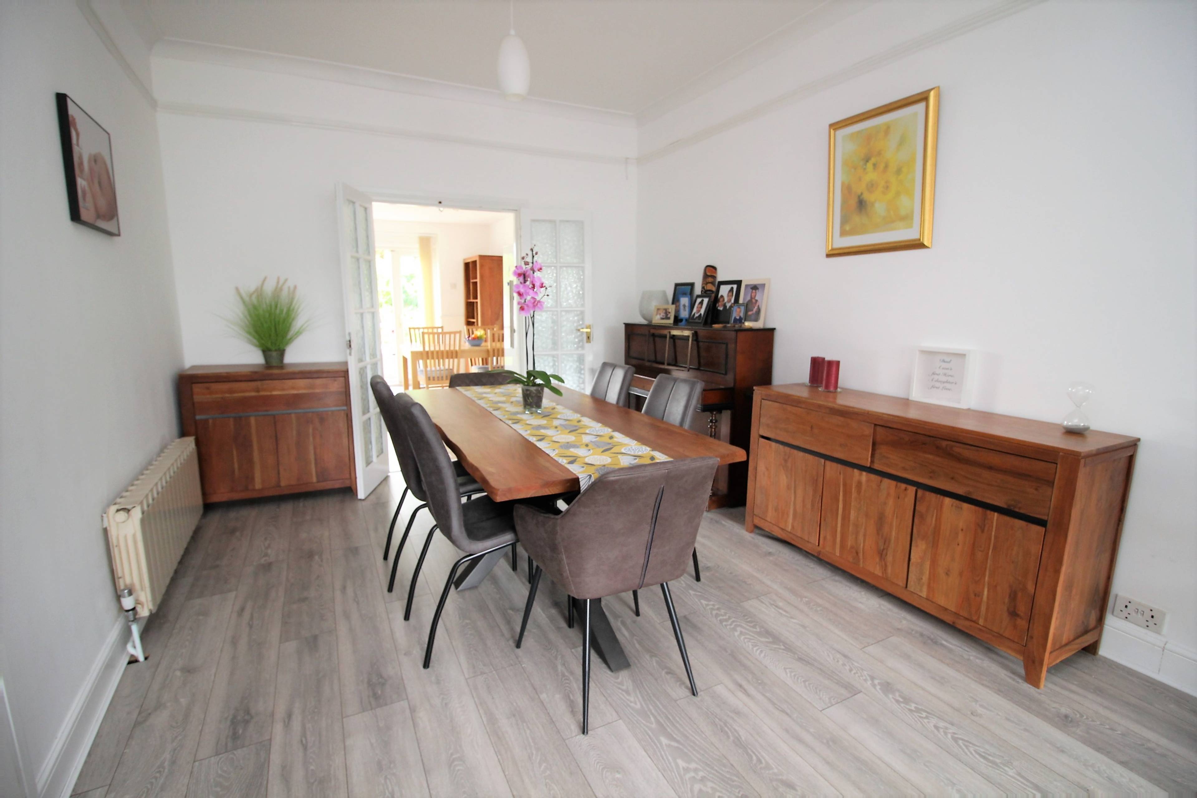 Lounge/Dining Room