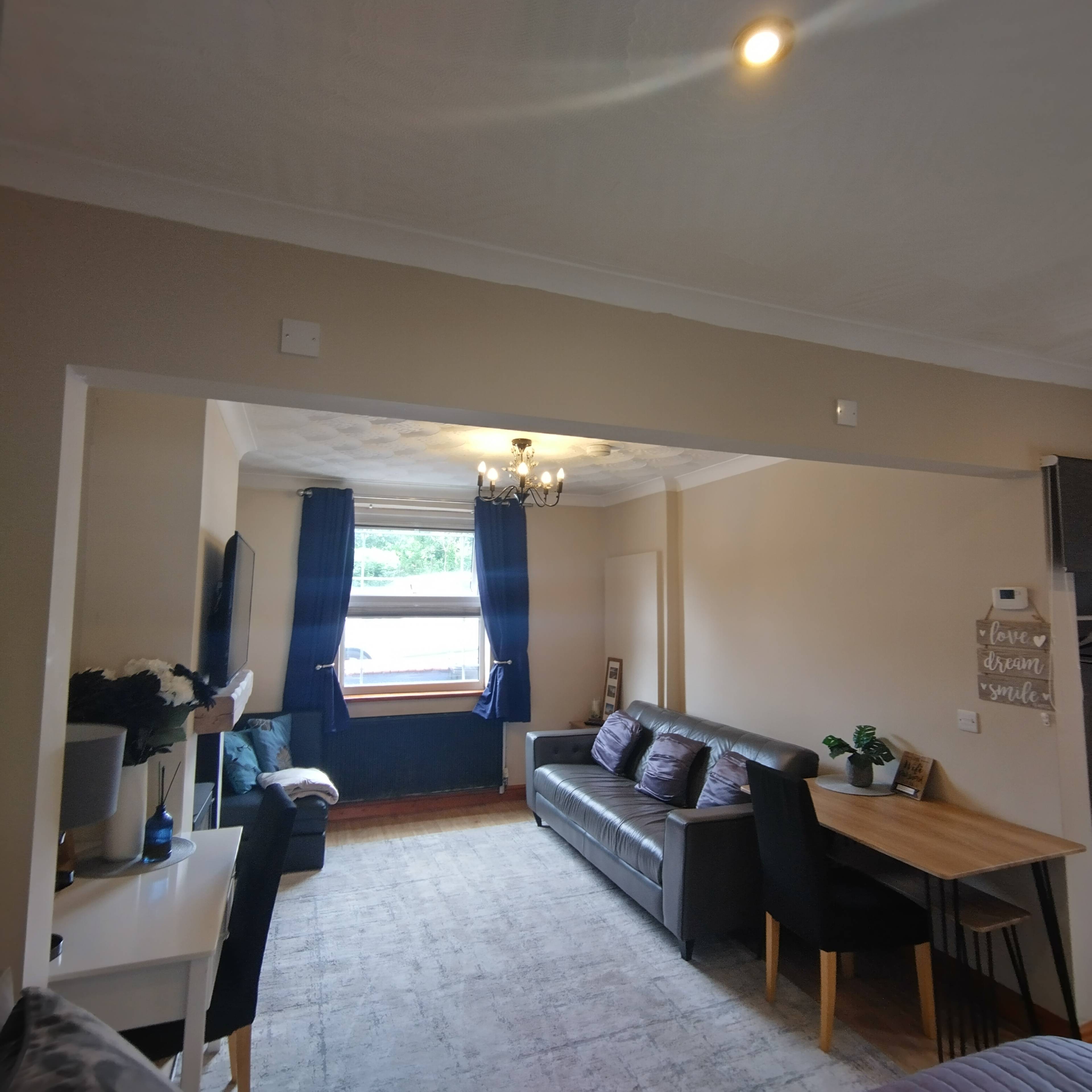 Lounge/Dining Room