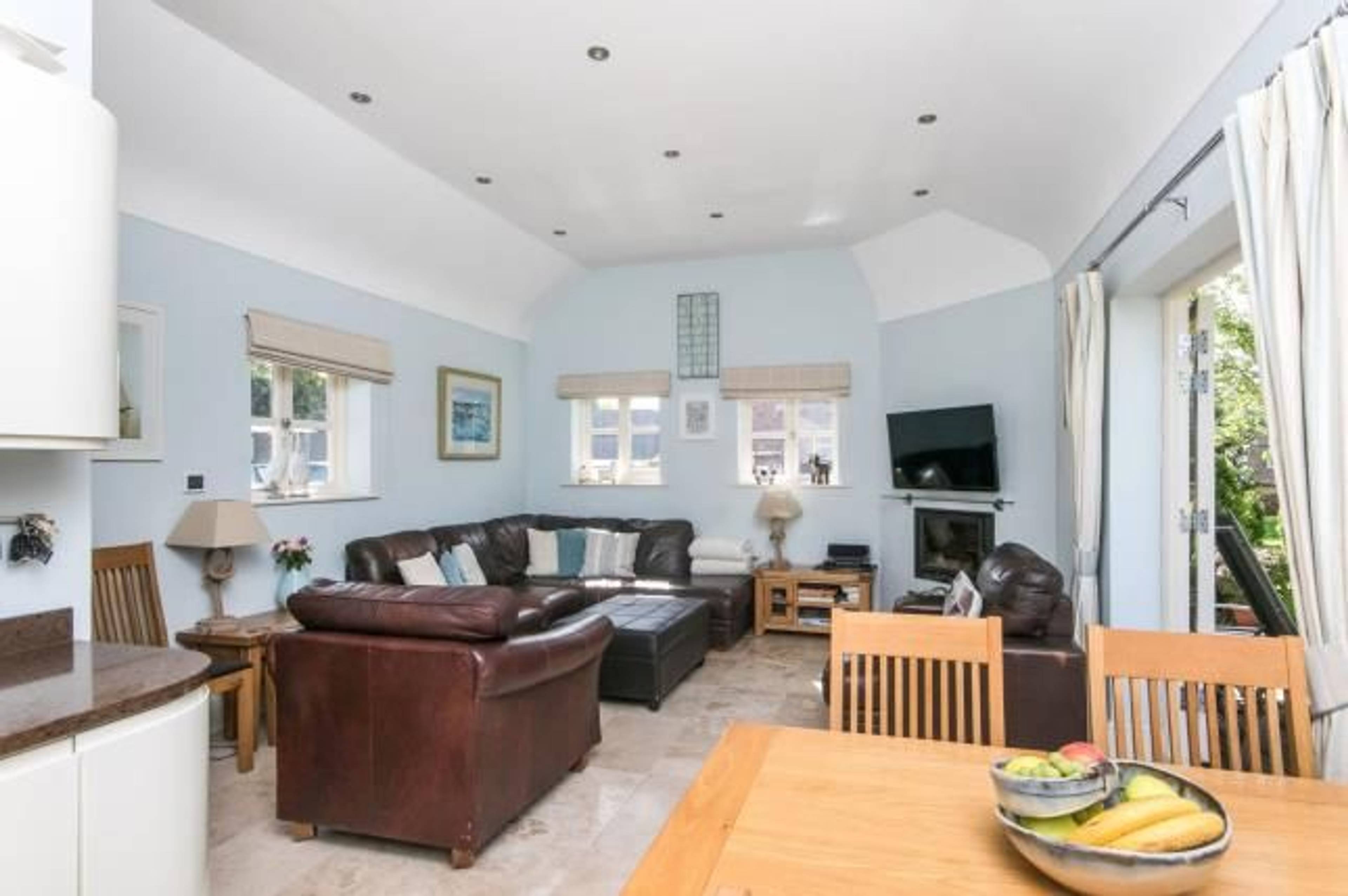 Lounge / Kitchen
