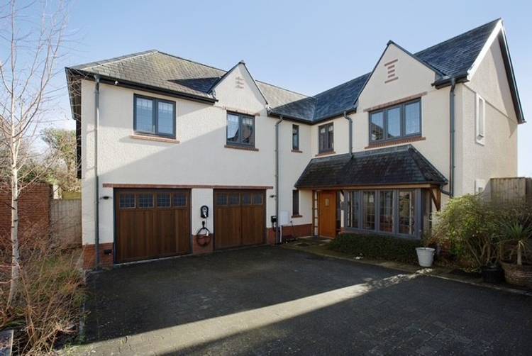 4 bedroom detached house