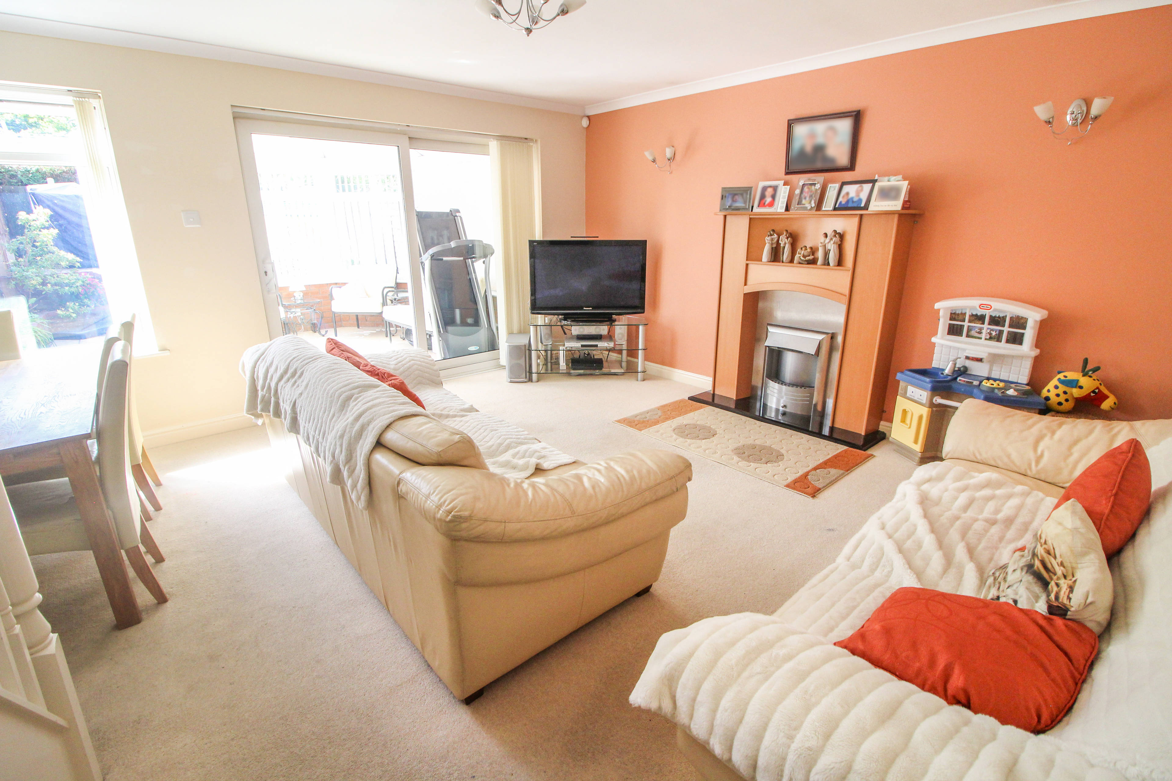 Lounge/Dining Room