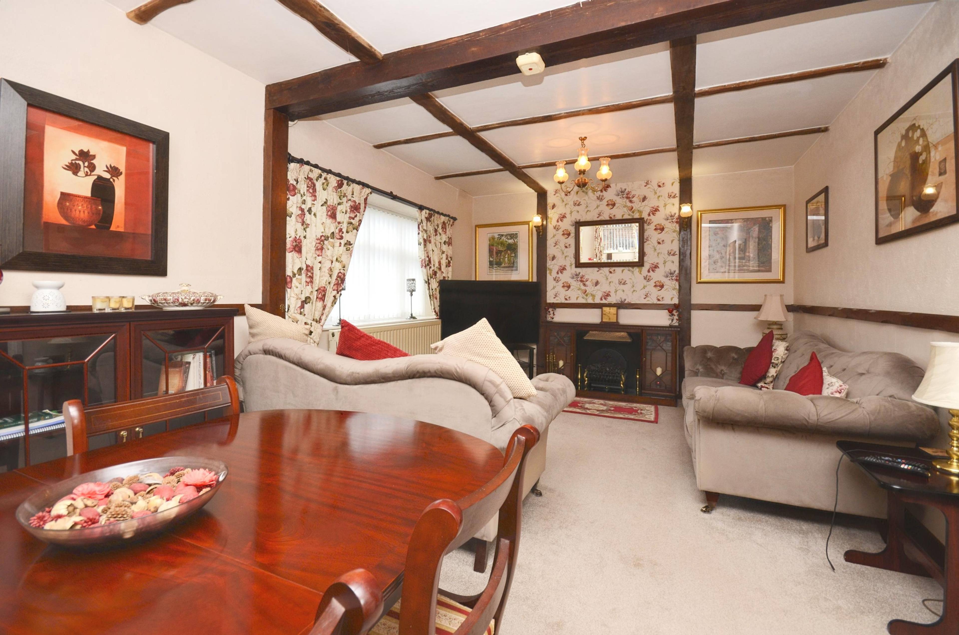 Lounge/Dining Room