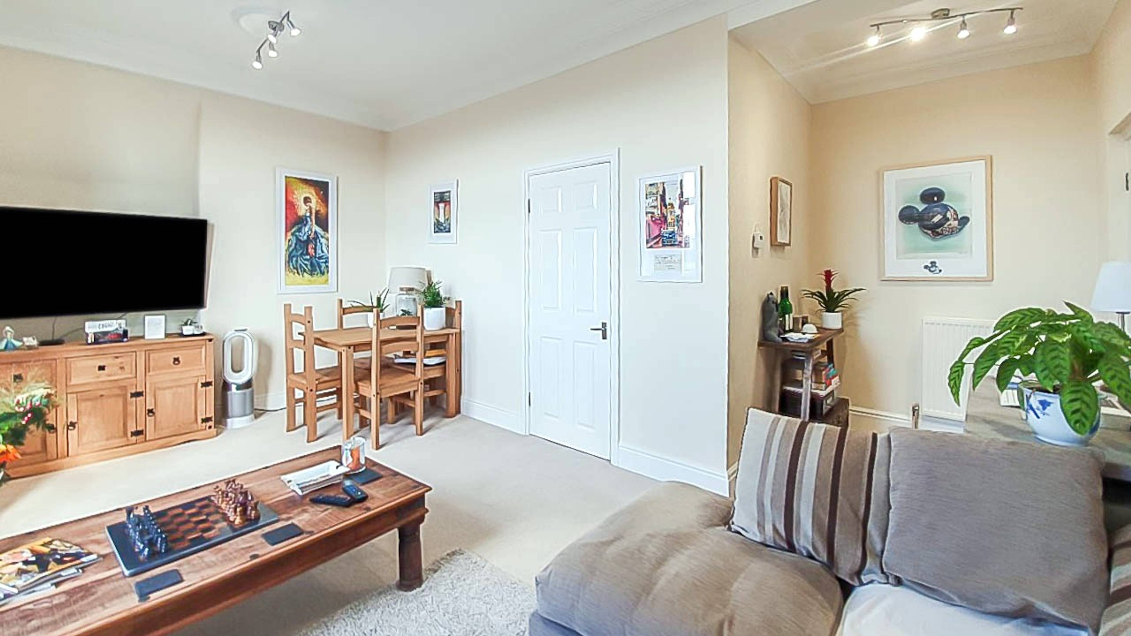 Lounge/Dining Room