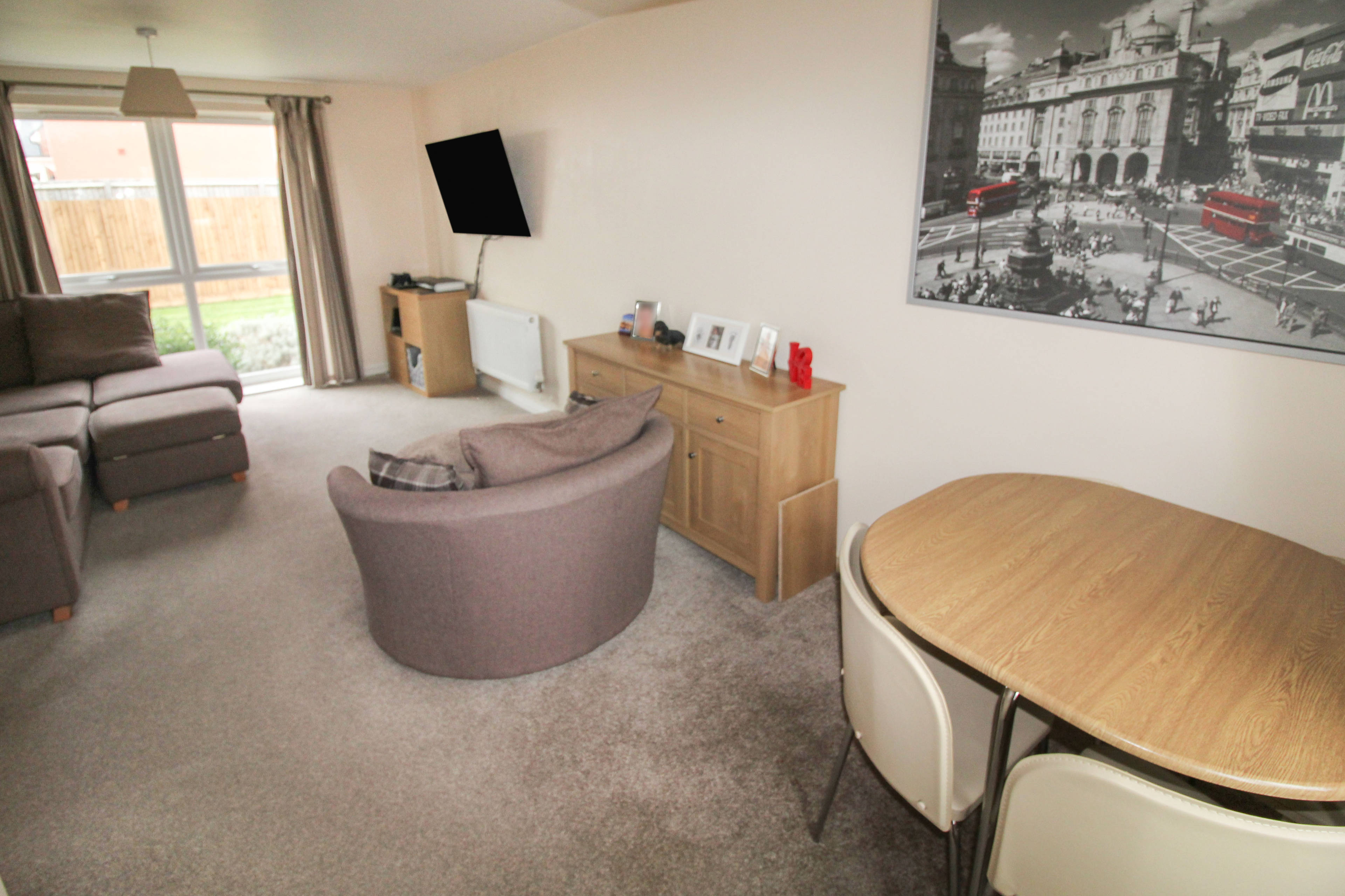 Lounge/Dining Room