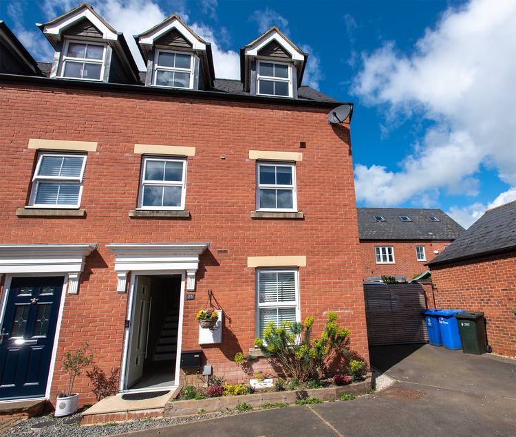 3 bedroom semi-detached house