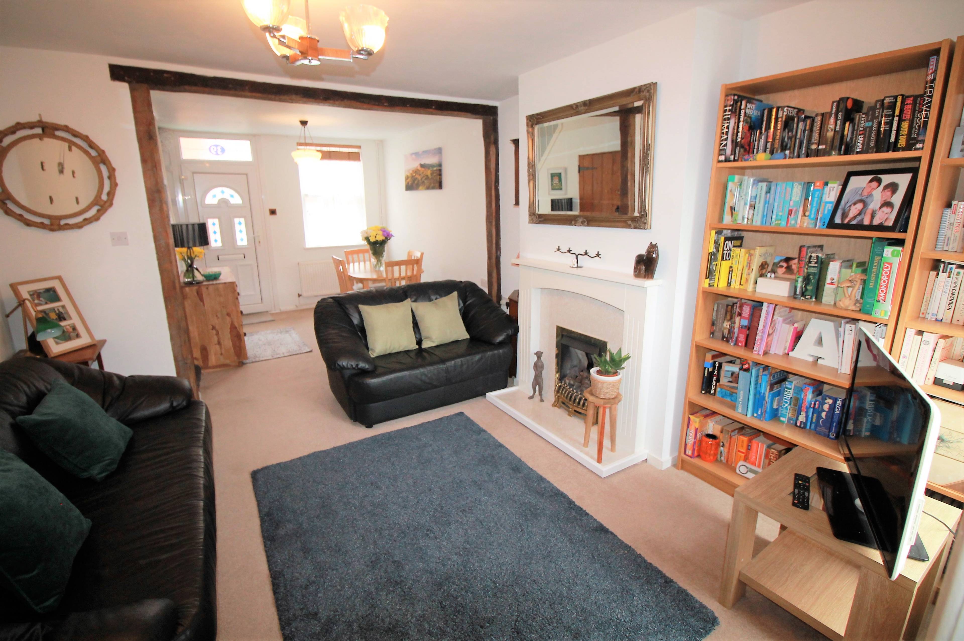Lounge/Dining Room