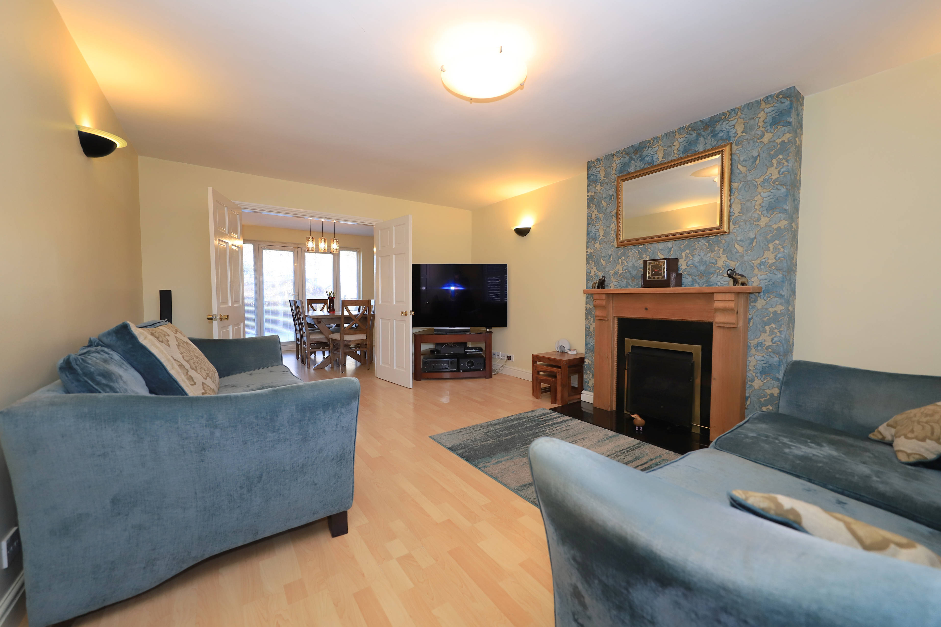 Lounge/Dining Room