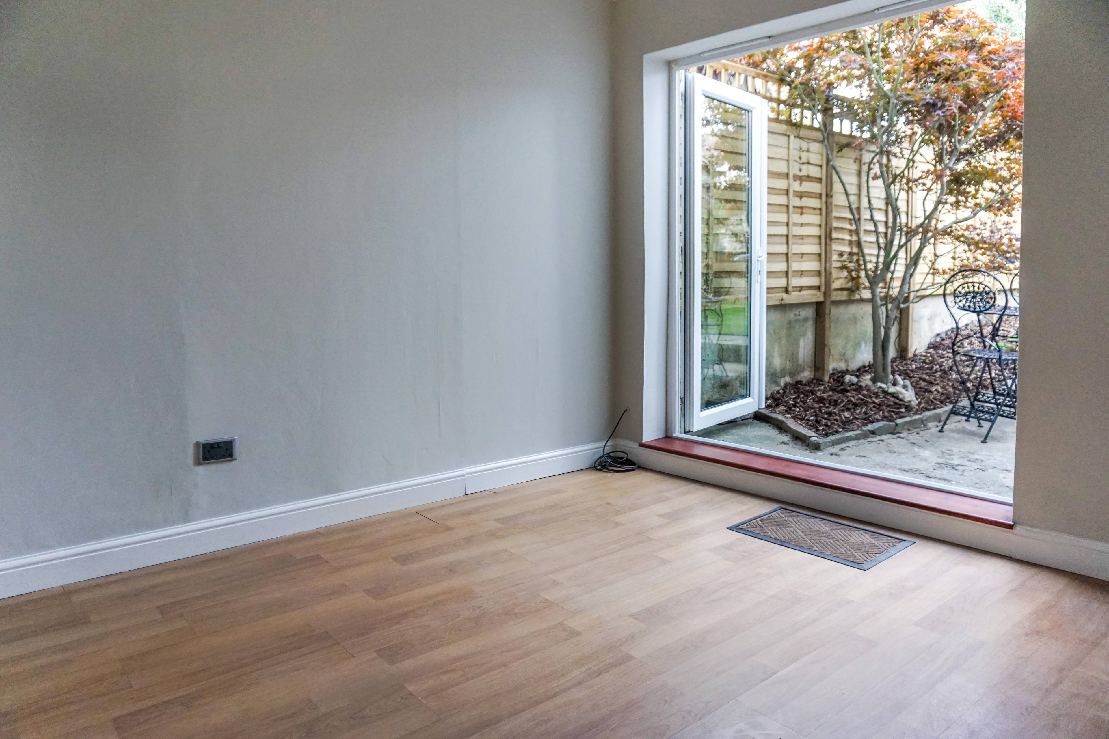 Bed 3 / Dining Room
