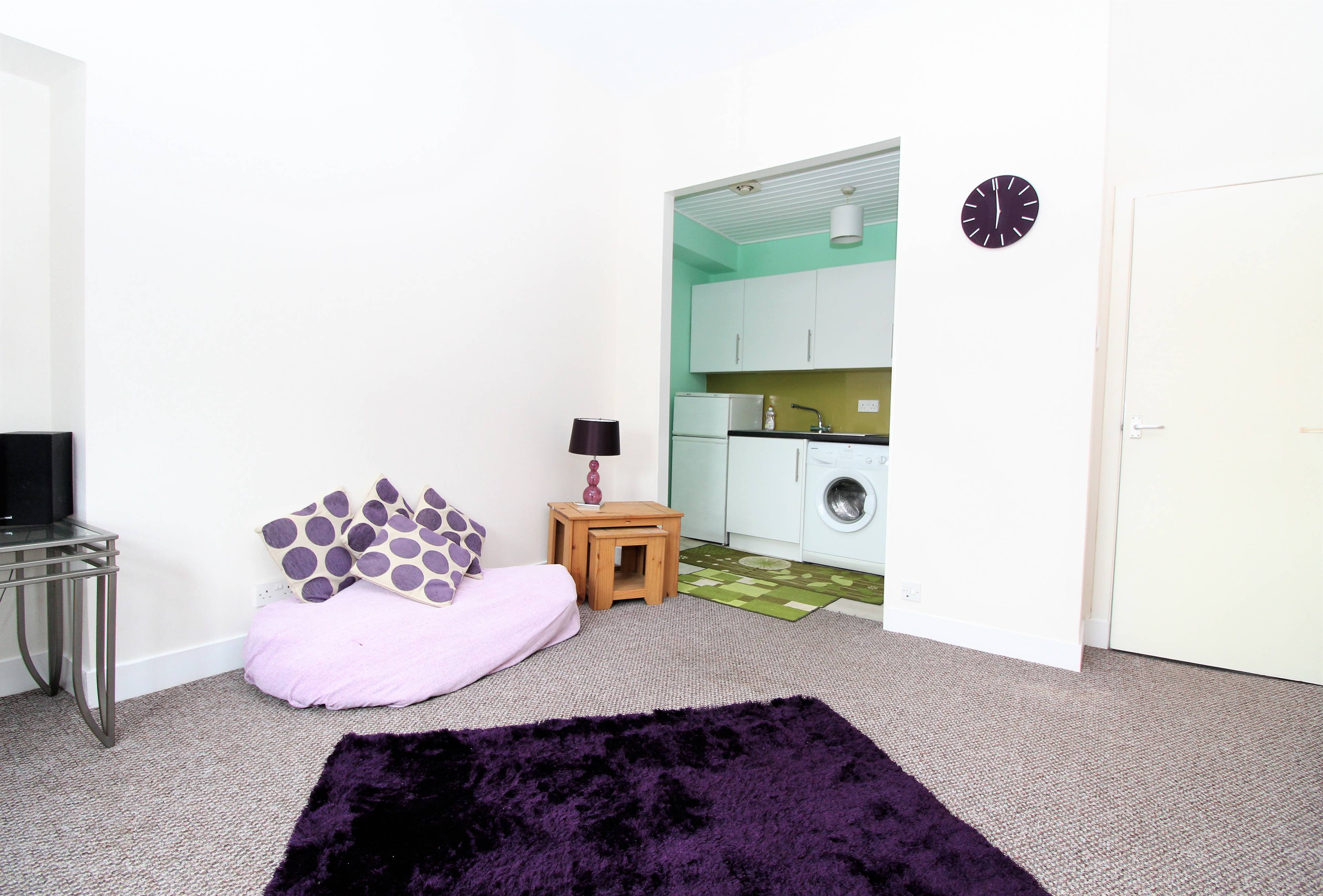Lounge / Kitchen