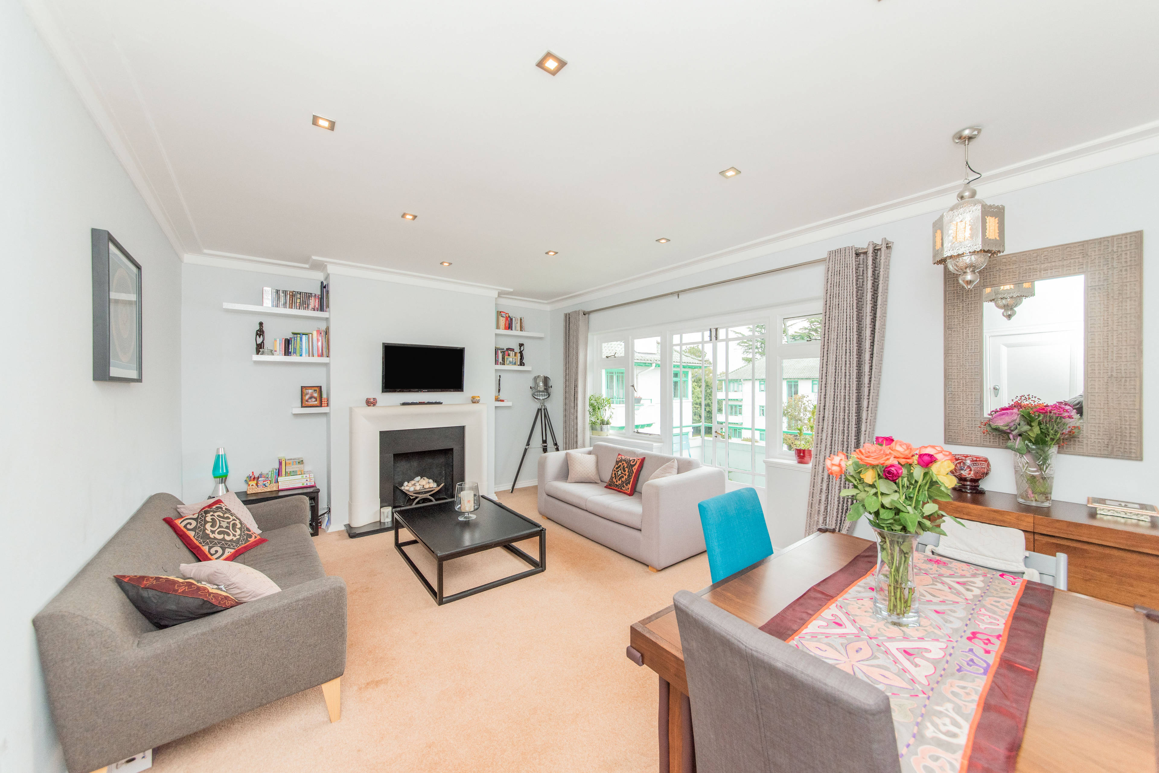 Lounge/Dining Room