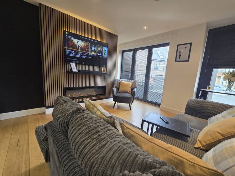 2 bedroom end of terrace house