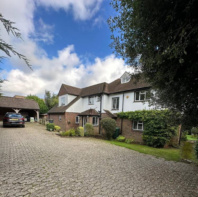 4 bedroom detached house