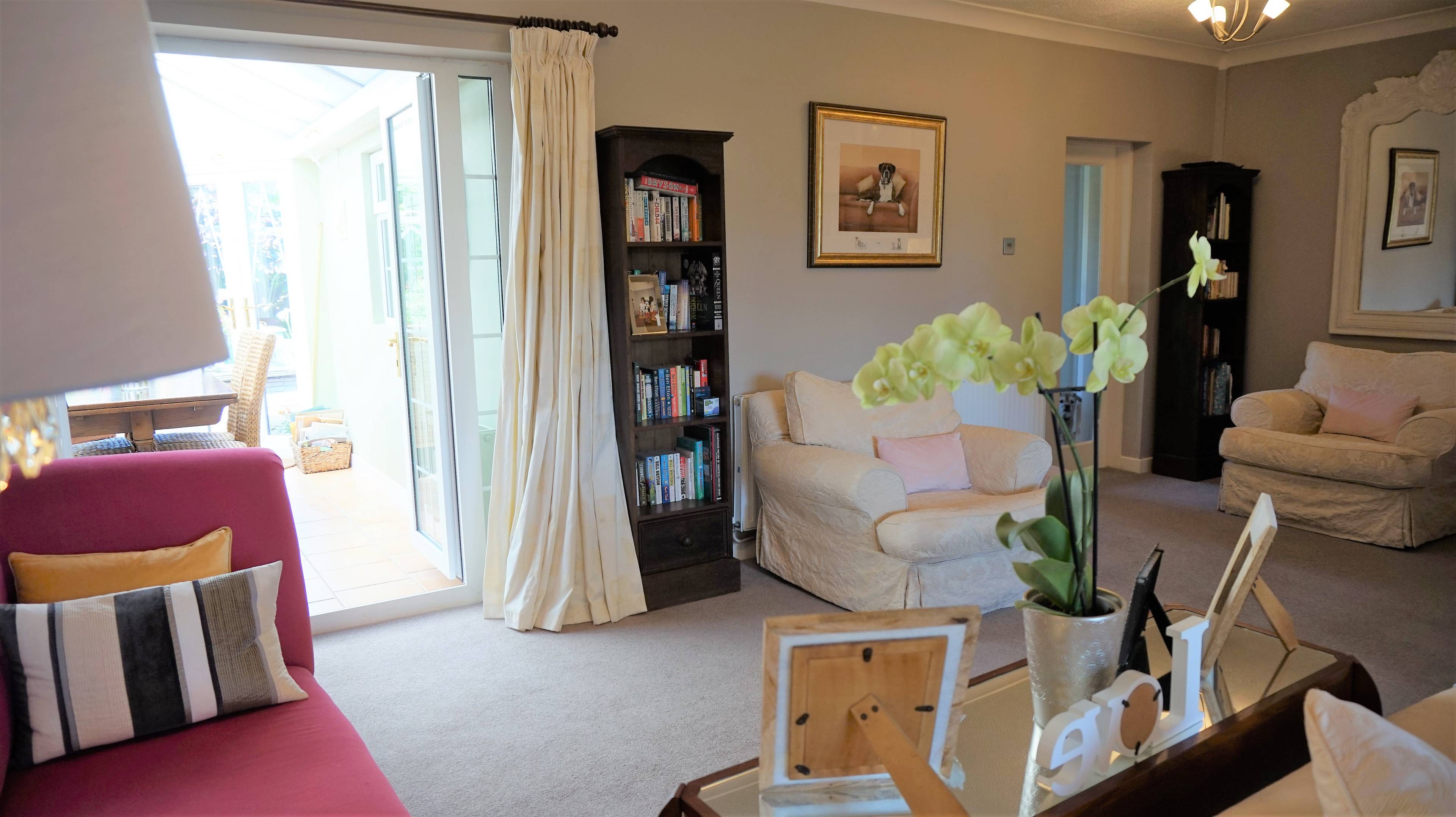Lounge/Dining Room