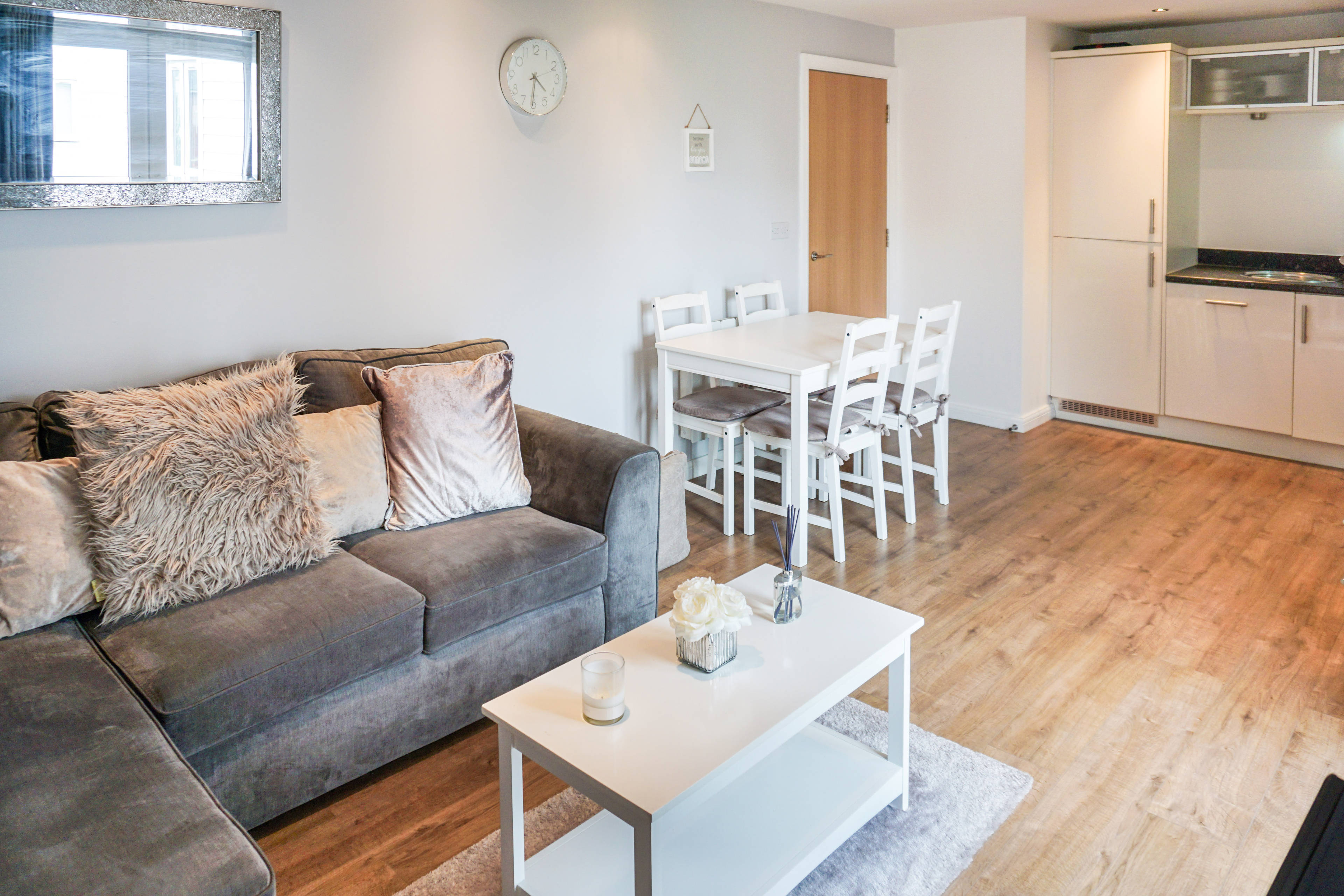 Lounge / Kitchen