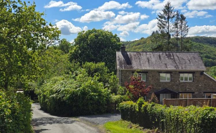 4 bedroom detached house