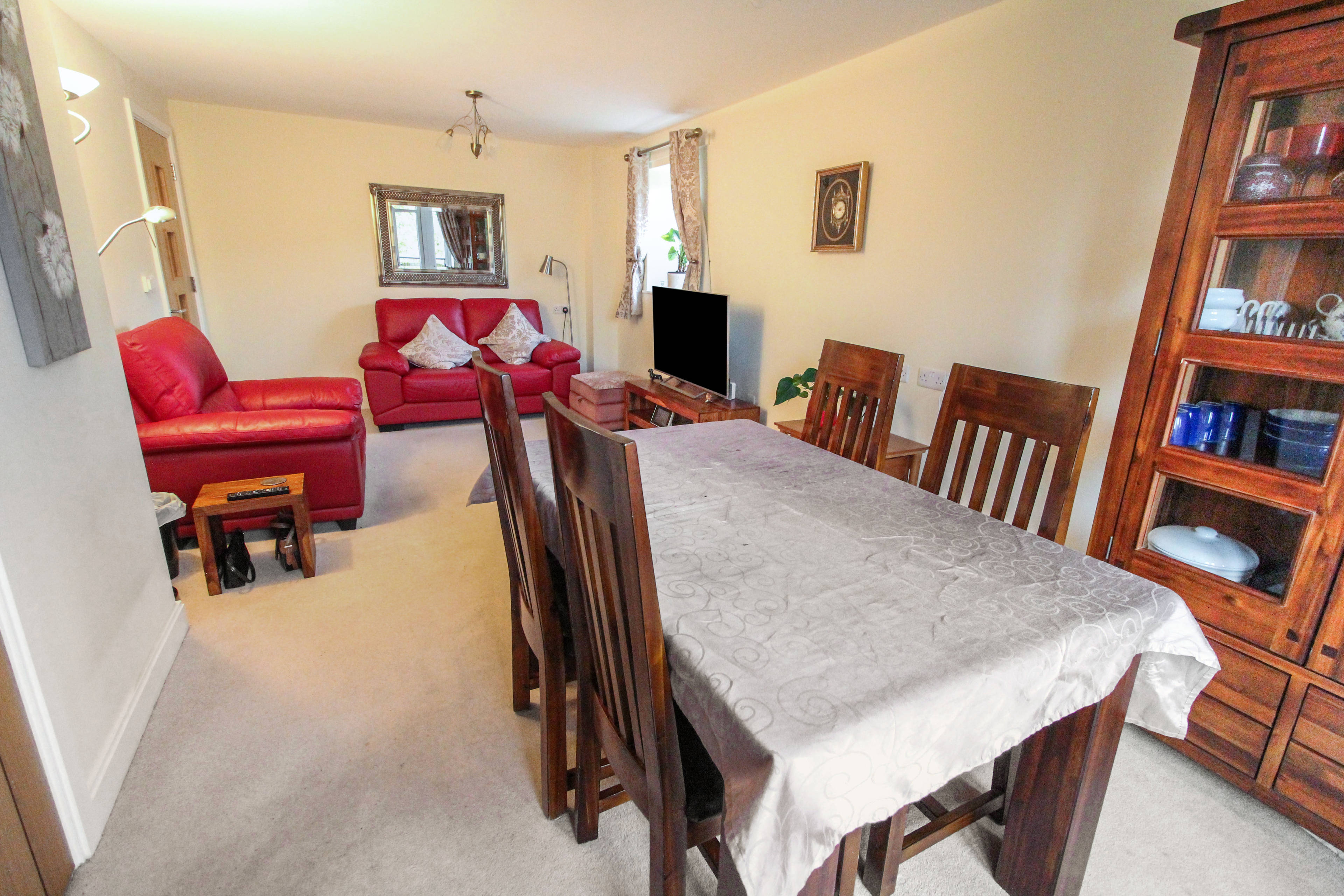 Lounge/Dining Room