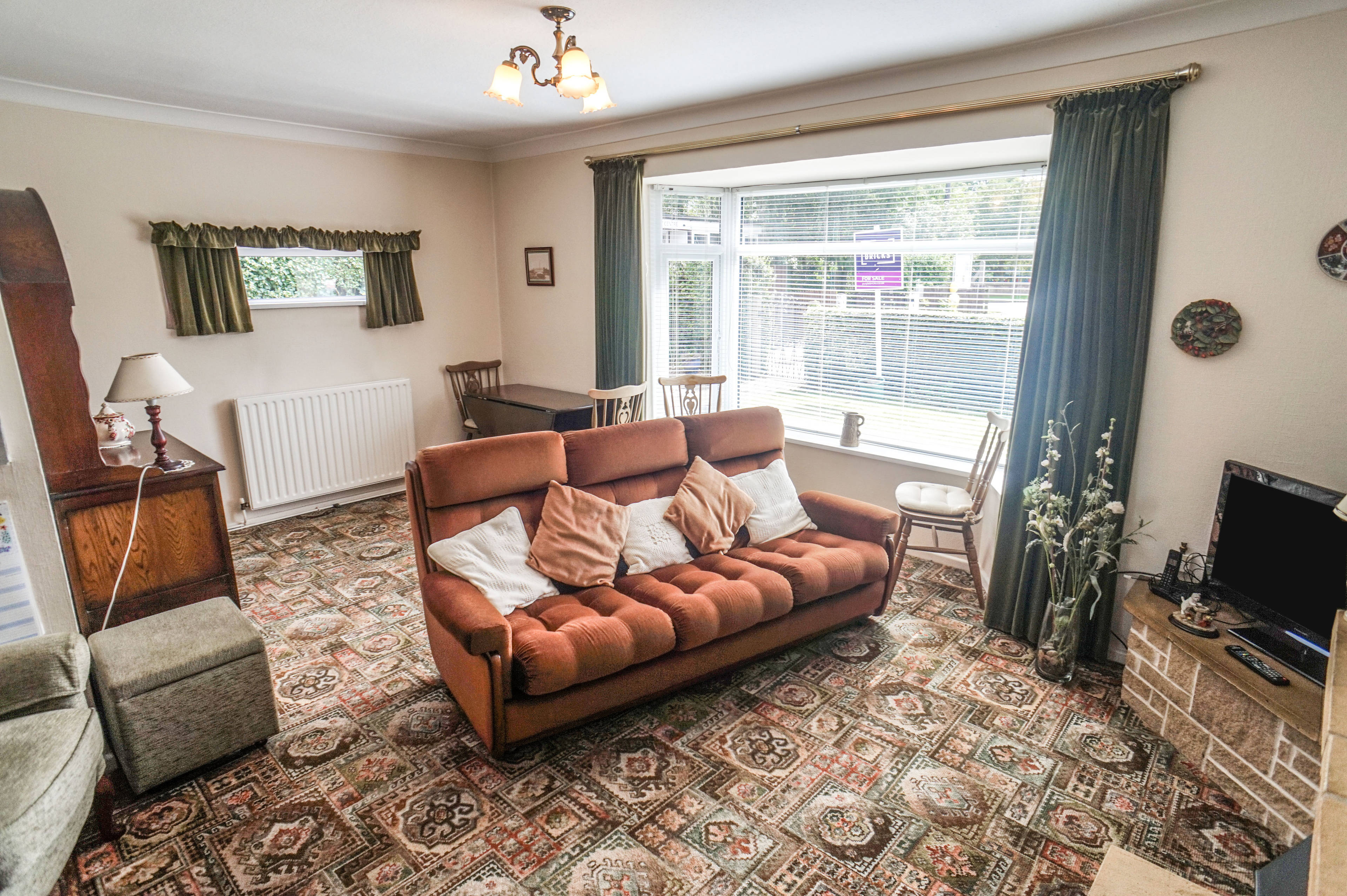 Lounge/Dining Room