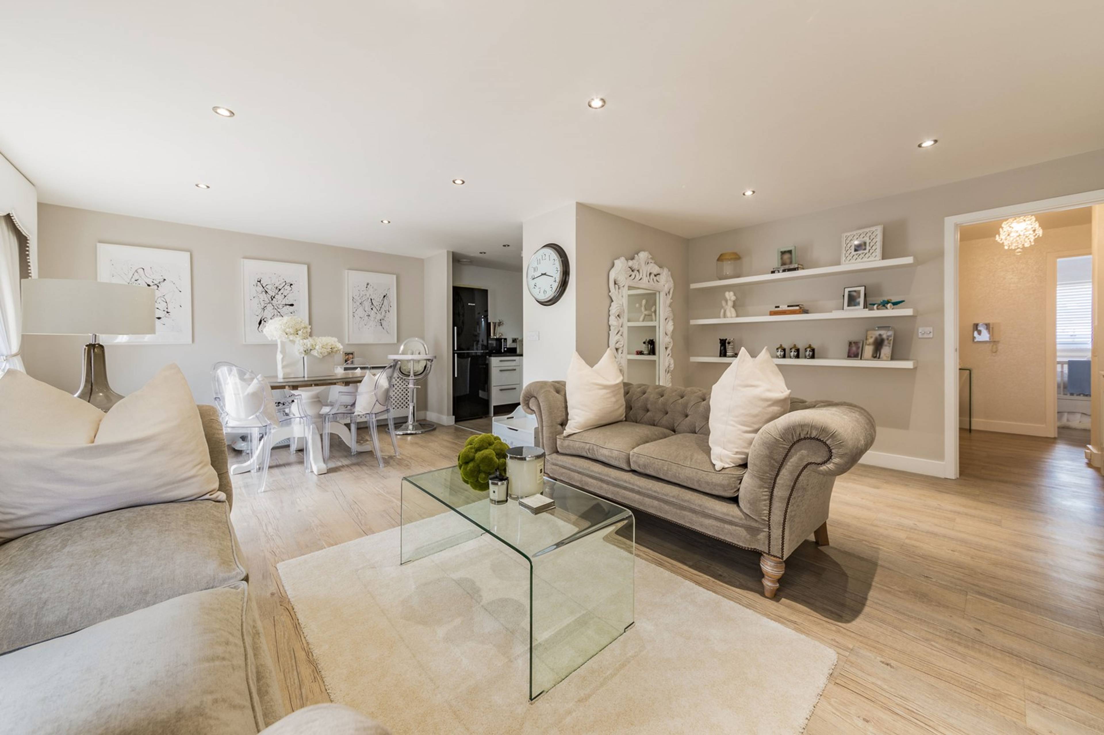 Lounge/Dining Room