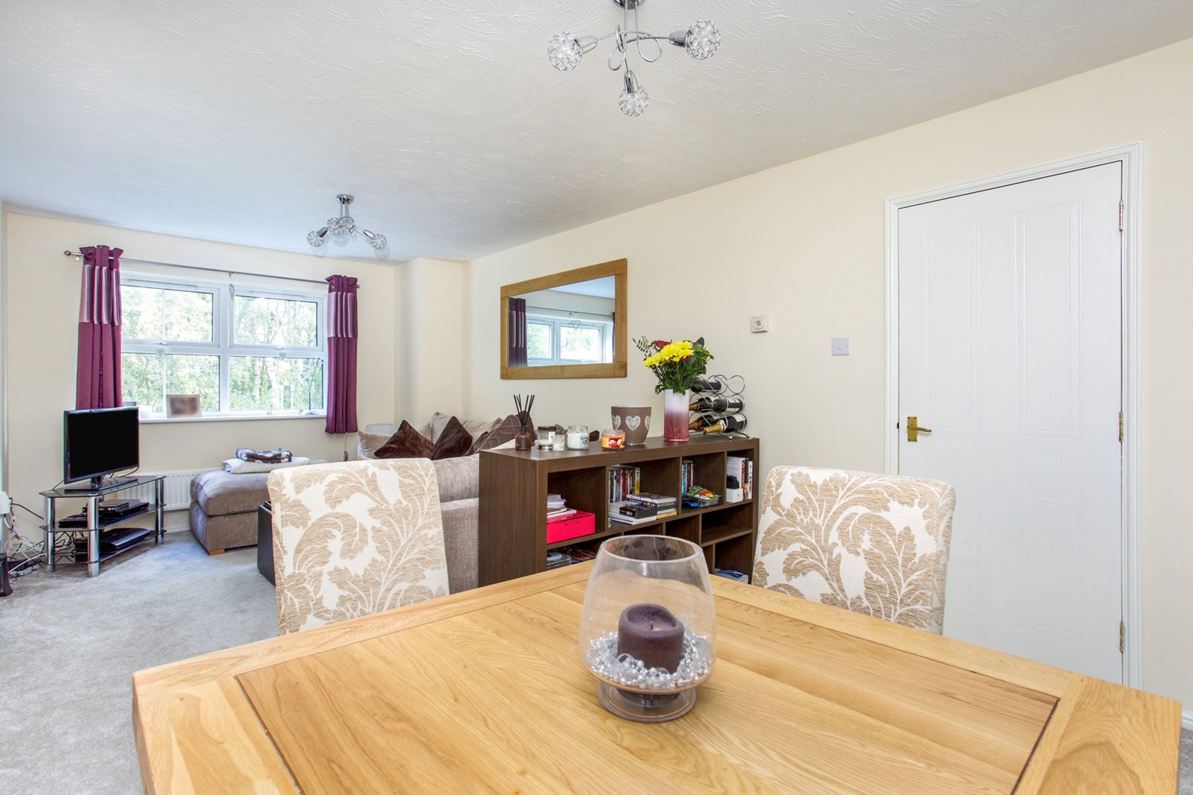 Lounge/Dining Room