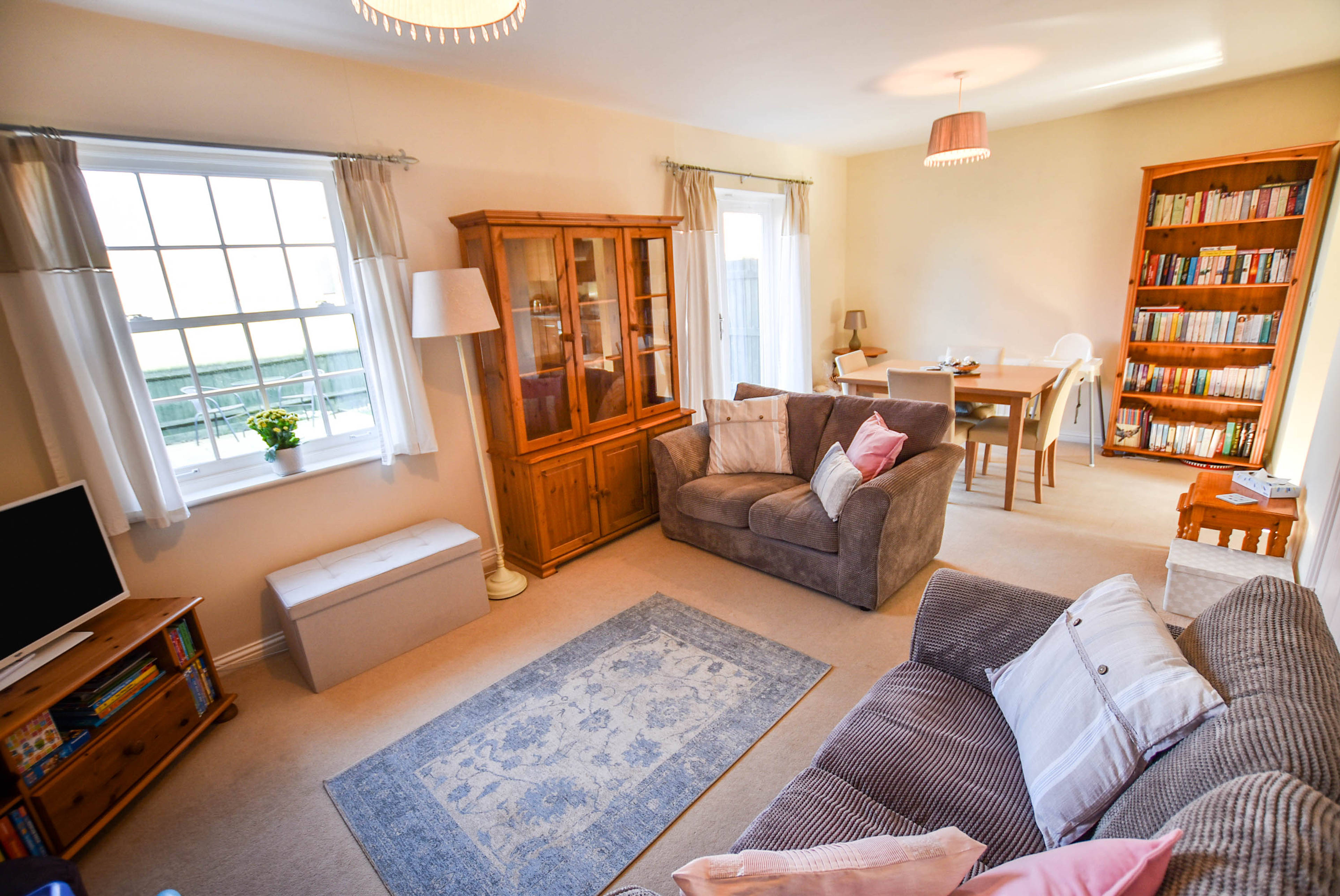 Lounge/Dining Room