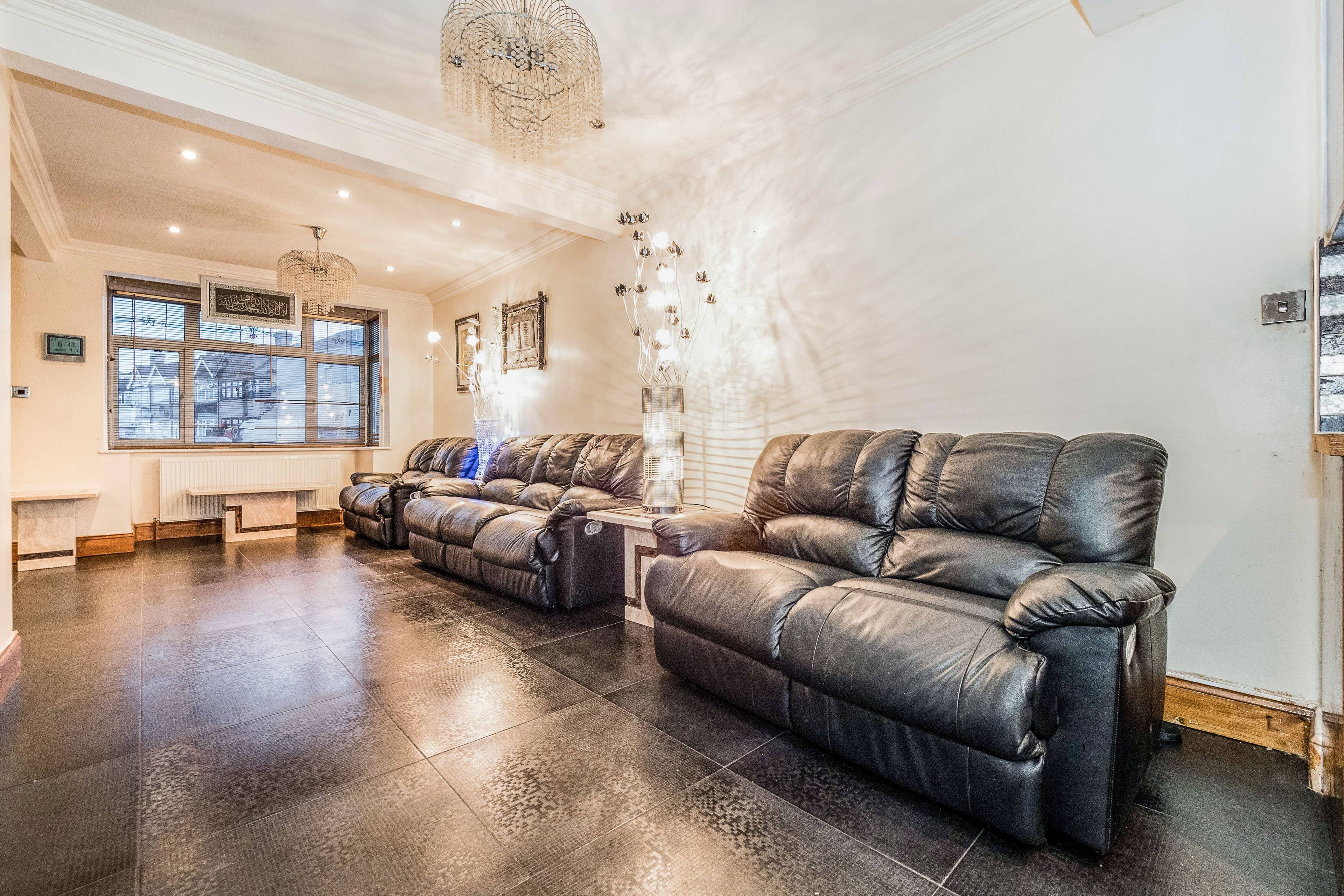 Lounge/Dining Room
