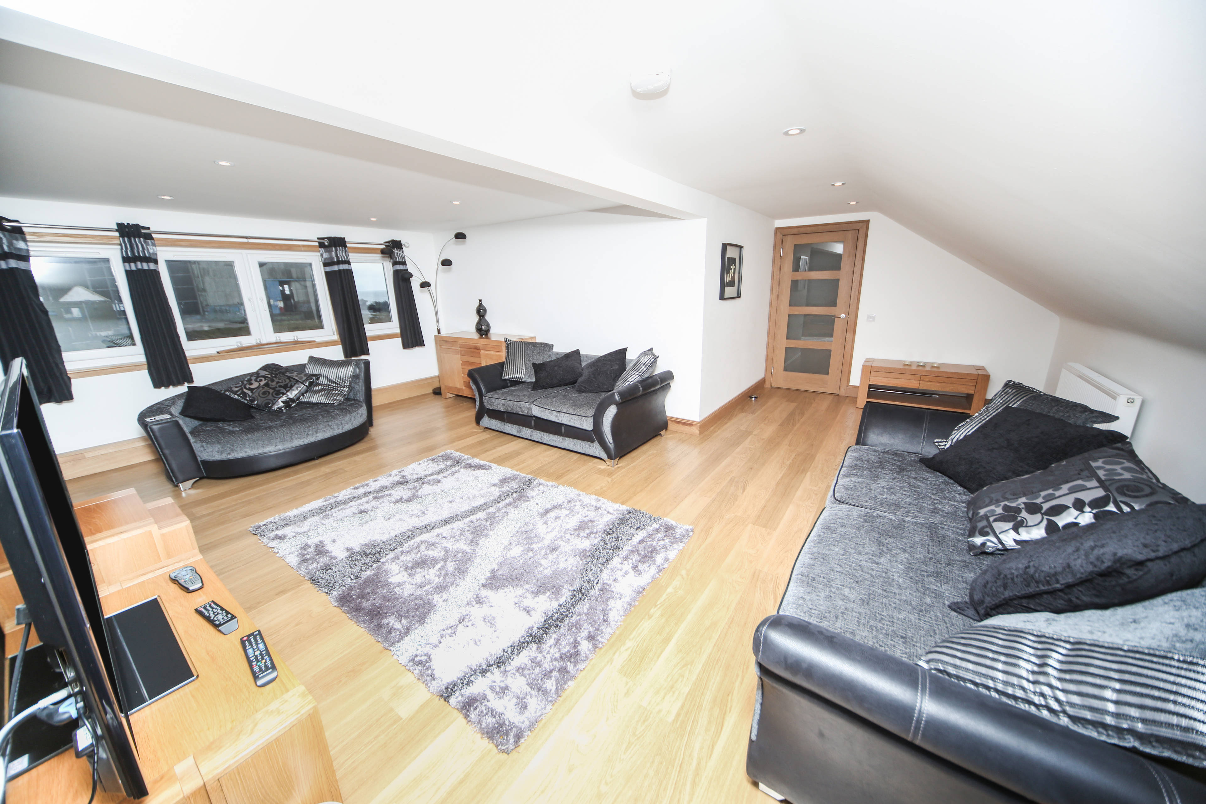 Lounge/Family/Games