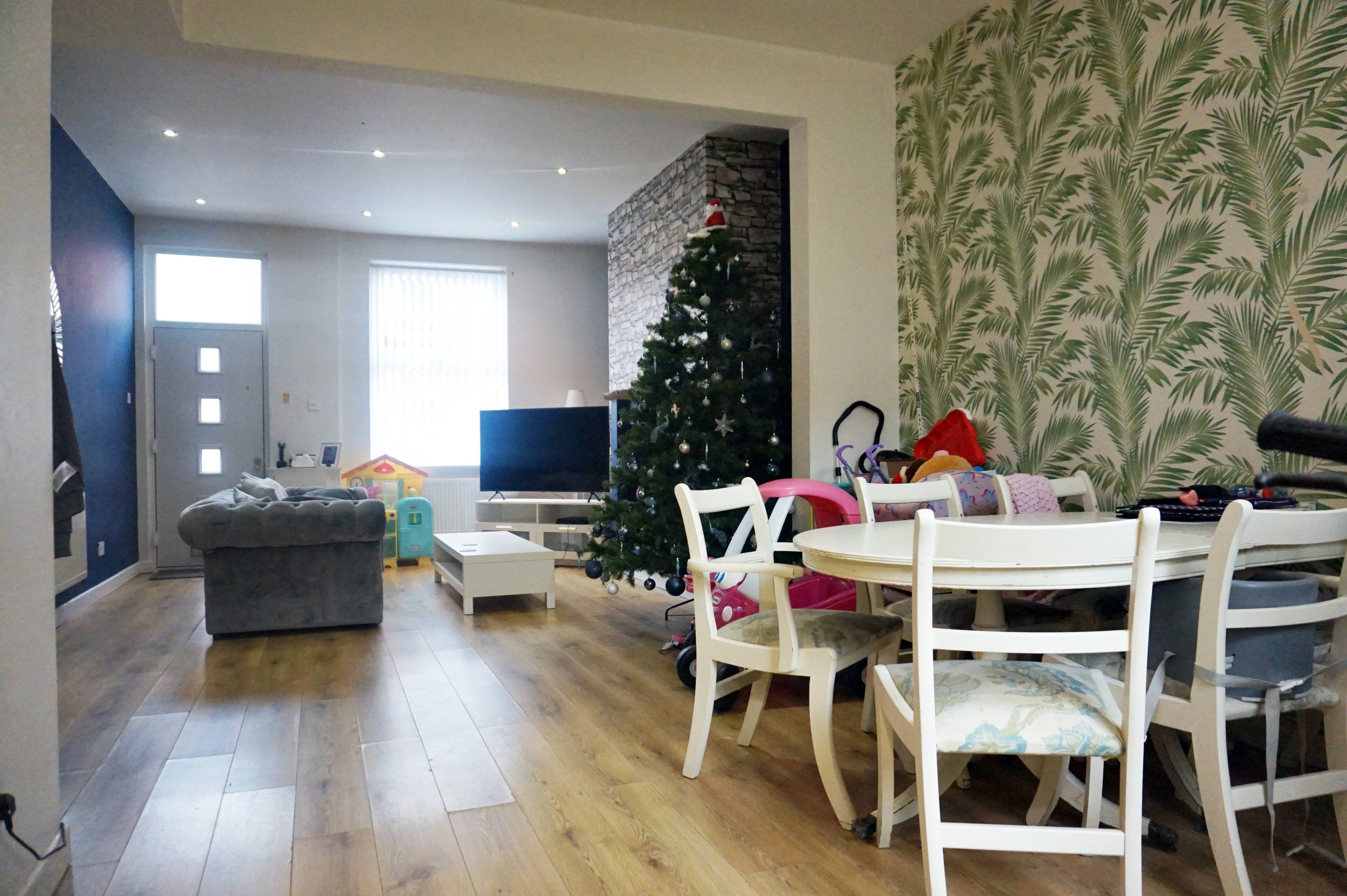 Lounge/Dining Room