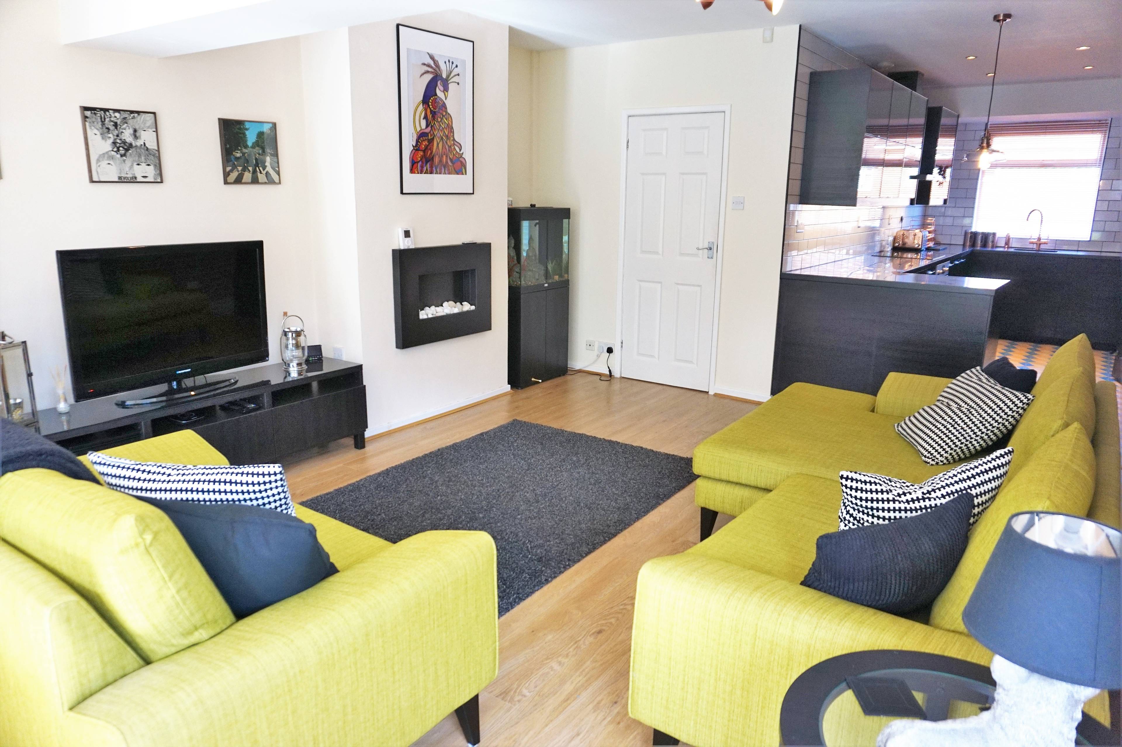 Lounge/Dining Room