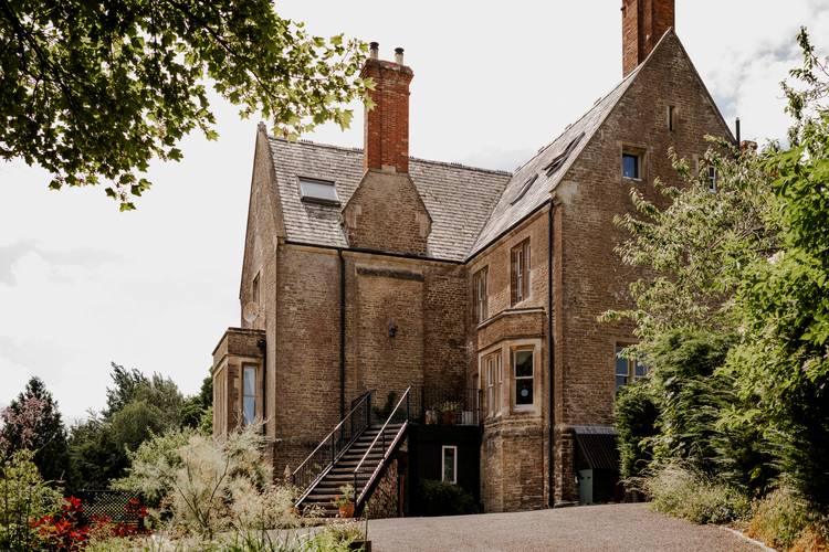 5 bedroom semi-detached house