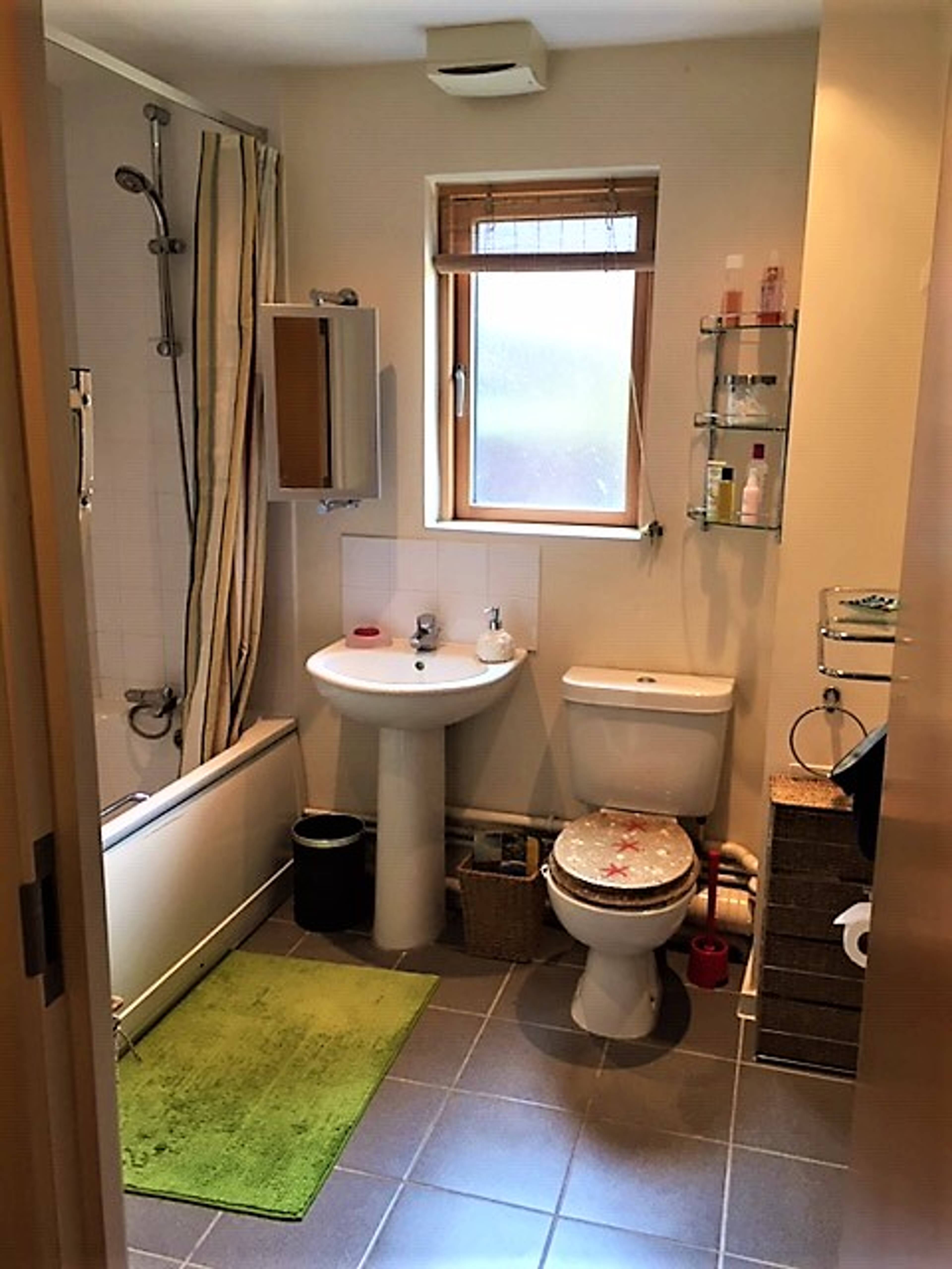 bathroom 