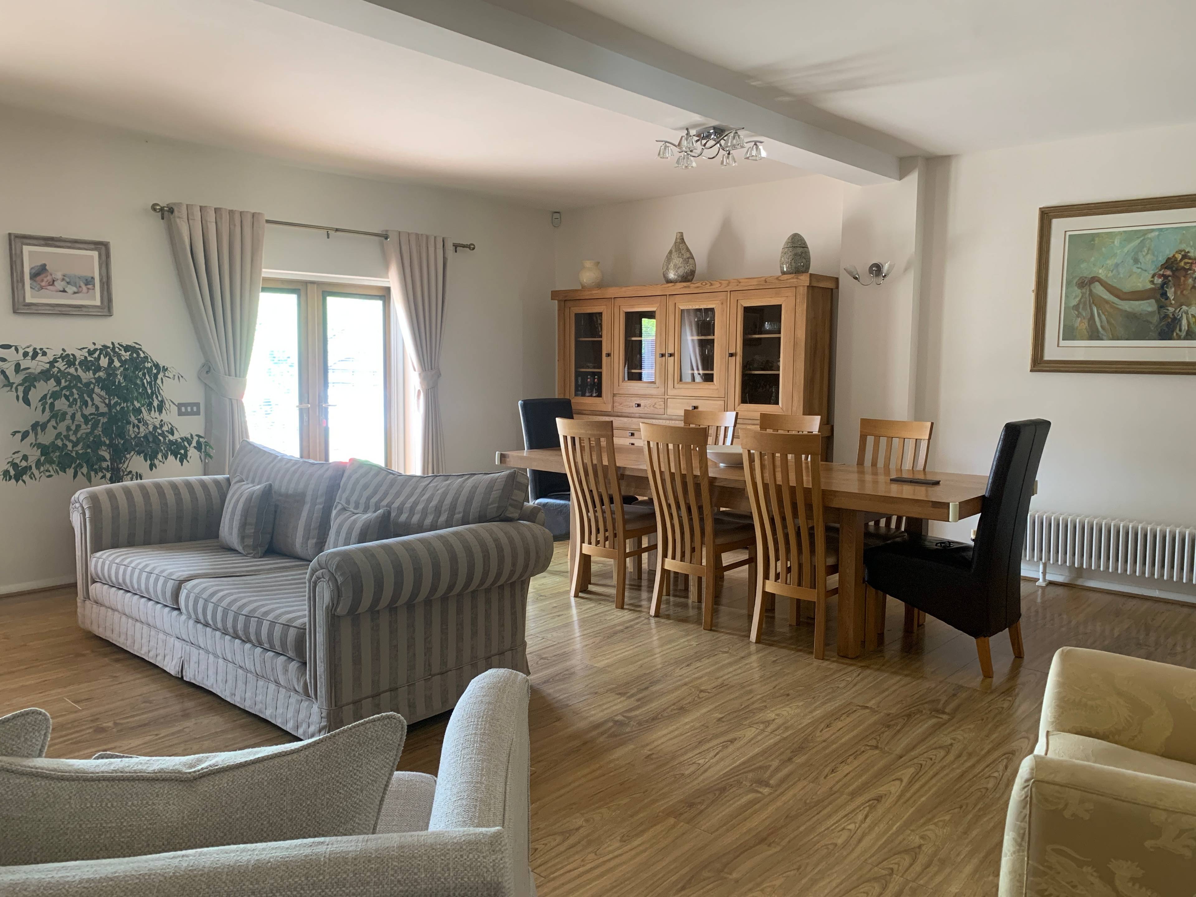 Lounge/Dining Room