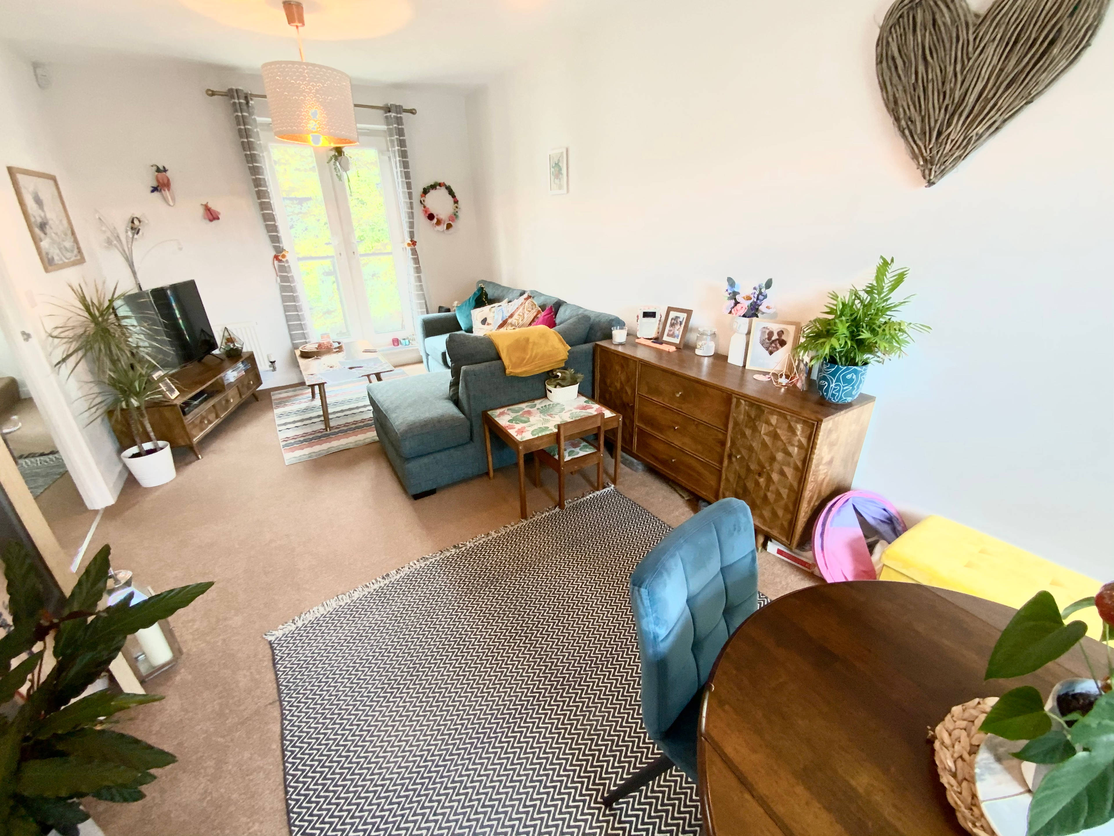 Lounge/Dining Room