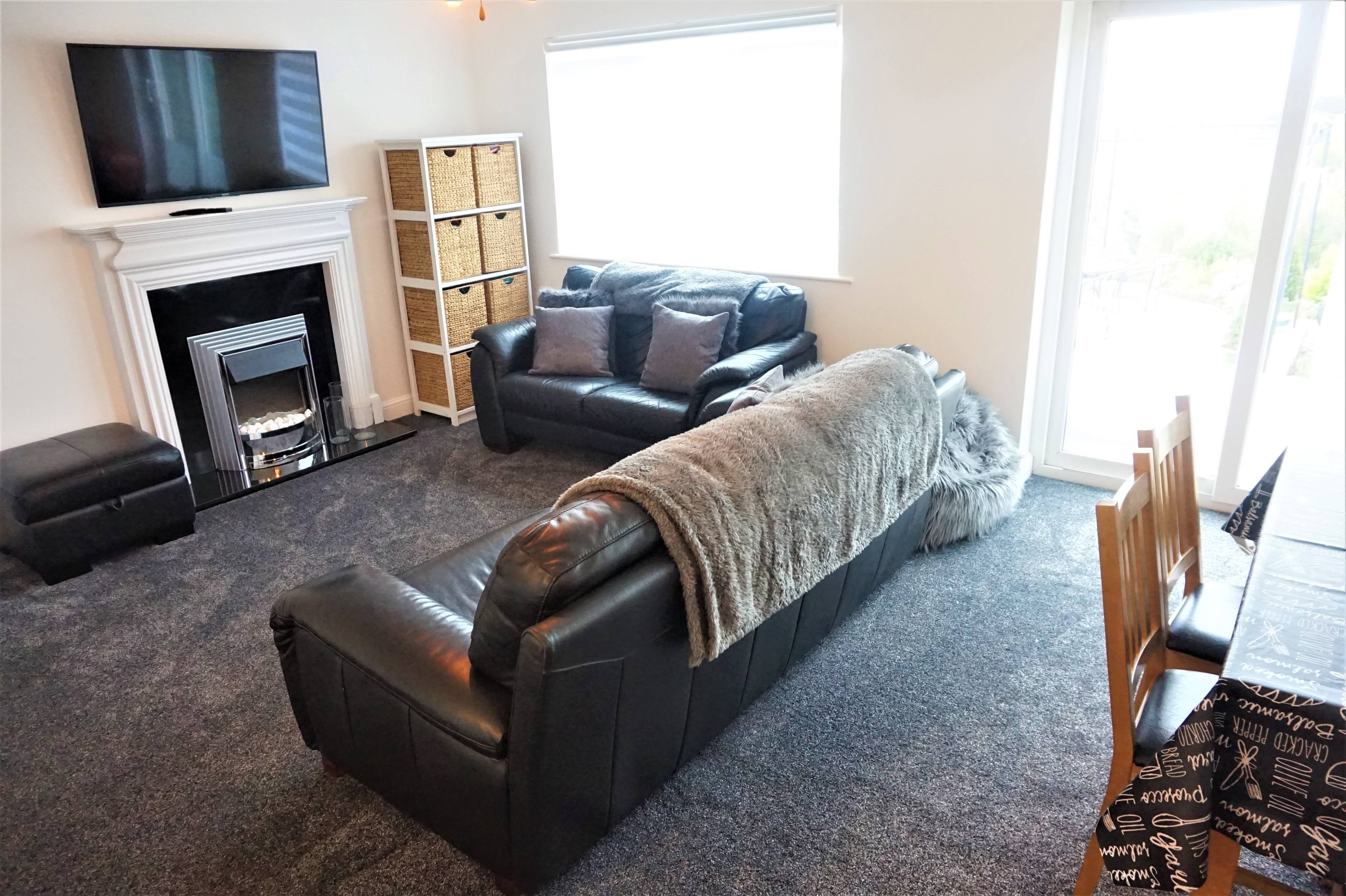 Lounge/Dining Room