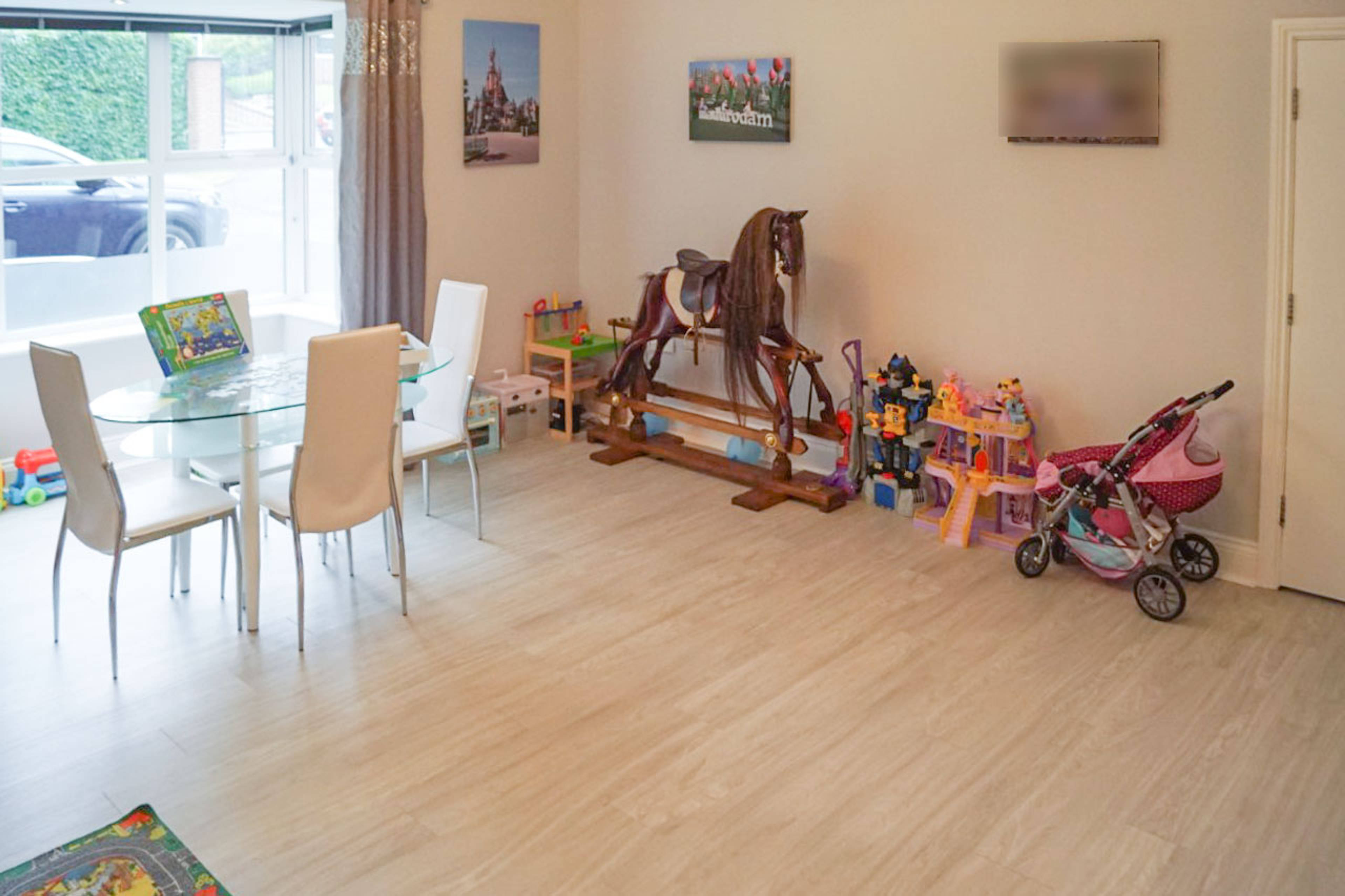 Lounge/Family/Games